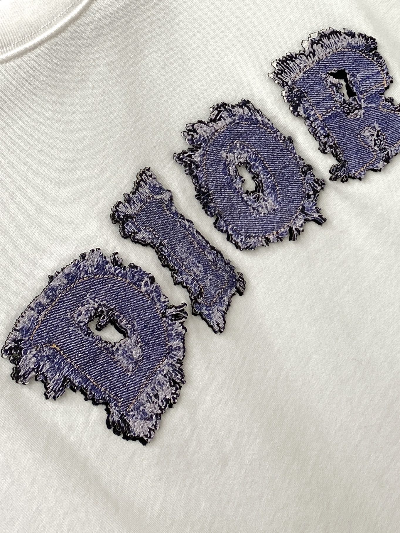 迪奥、2025新品短袖T恤，帅气时尚，胸前精致刺绣字母logo，简约百搭款。面料棉 不仅挺括，保持潮流的