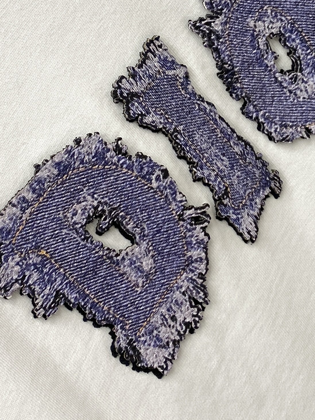 迪奥、2025新品短袖T恤，帅气时尚，胸前精致刺绣字母logo，简约百搭款。面料棉 不仅挺括，保持潮流的