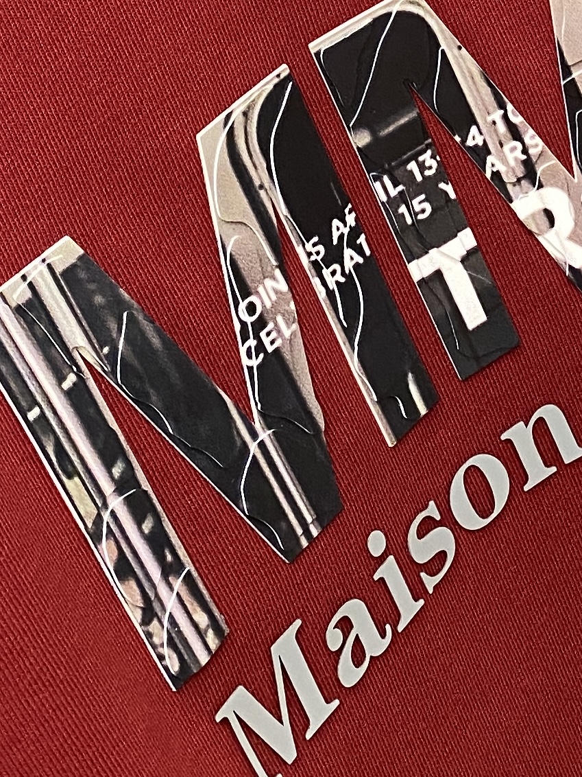 马吉拉、2025新品短袖T恤，帅气时尚，胸前顶级印胶字母logo，简约百搭款。面料棉 不仅挺括，保持潮流