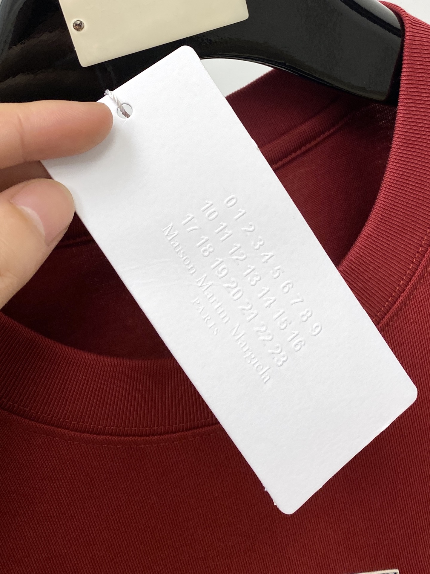 马吉拉、2025新品短袖T恤，帅气时尚，胸前顶级印胶字母logo，简约百搭款。面料棉 不仅挺括，保持潮流