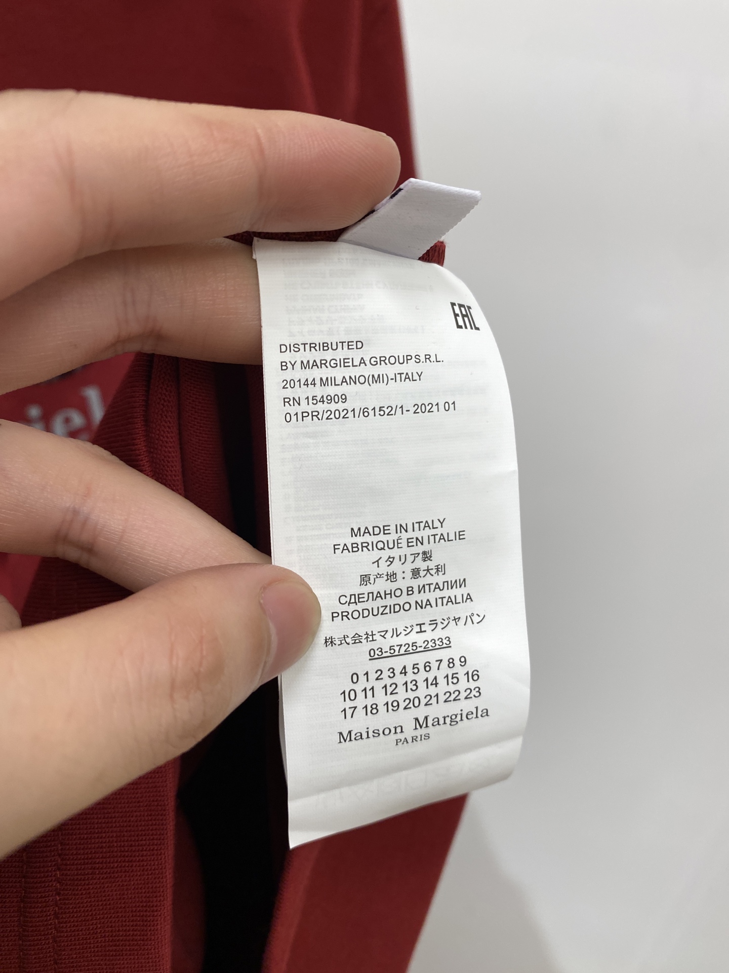 马吉拉、2025新品短袖T恤，帅气时尚，胸前顶级印胶字母logo，简约百搭款。面料棉 不仅挺括，保持潮流