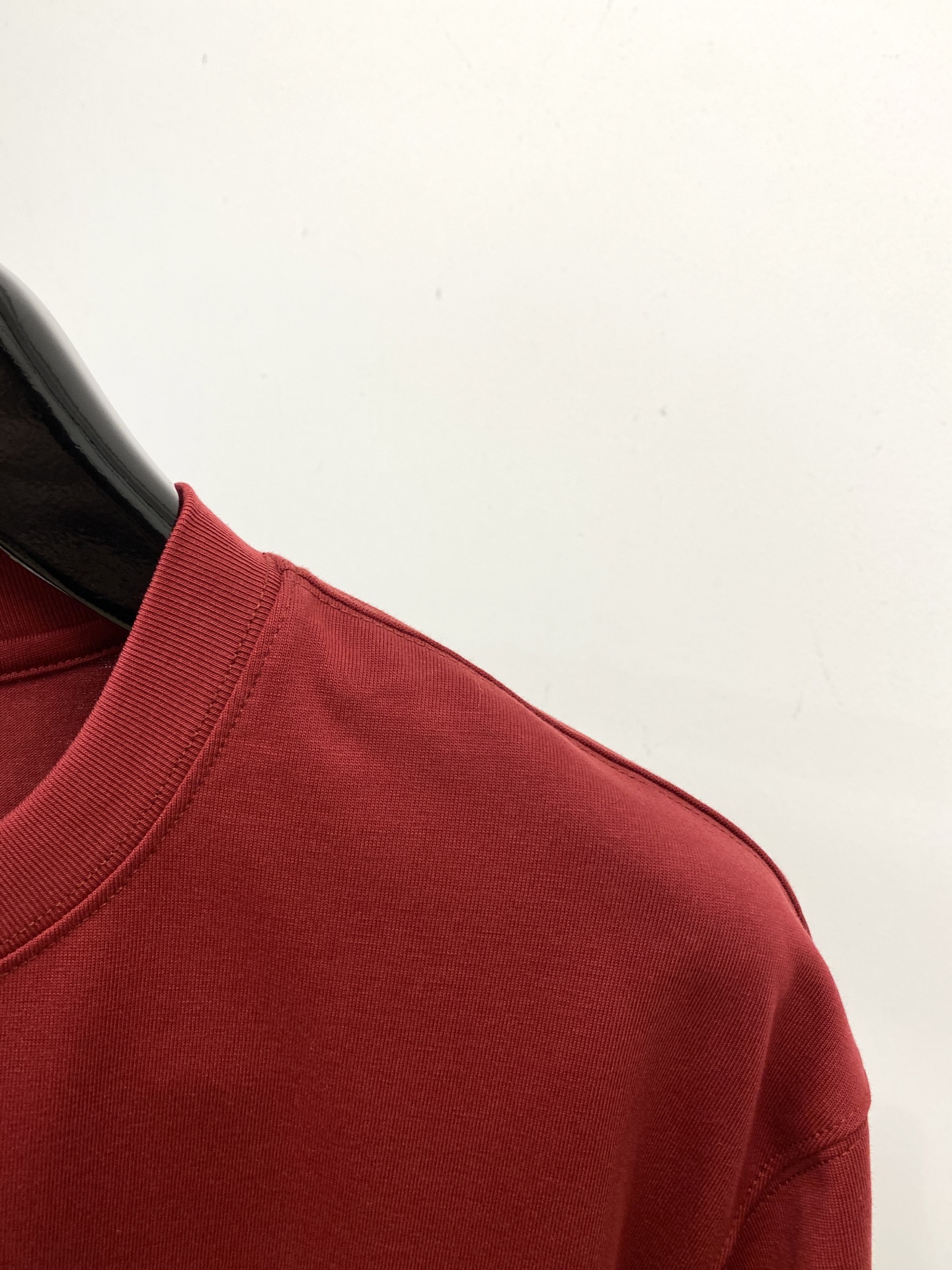 马吉拉、2025新品短袖T恤，帅气时尚，胸前顶级印胶字母logo，简约百搭款。面料棉 不仅挺括，保持潮流