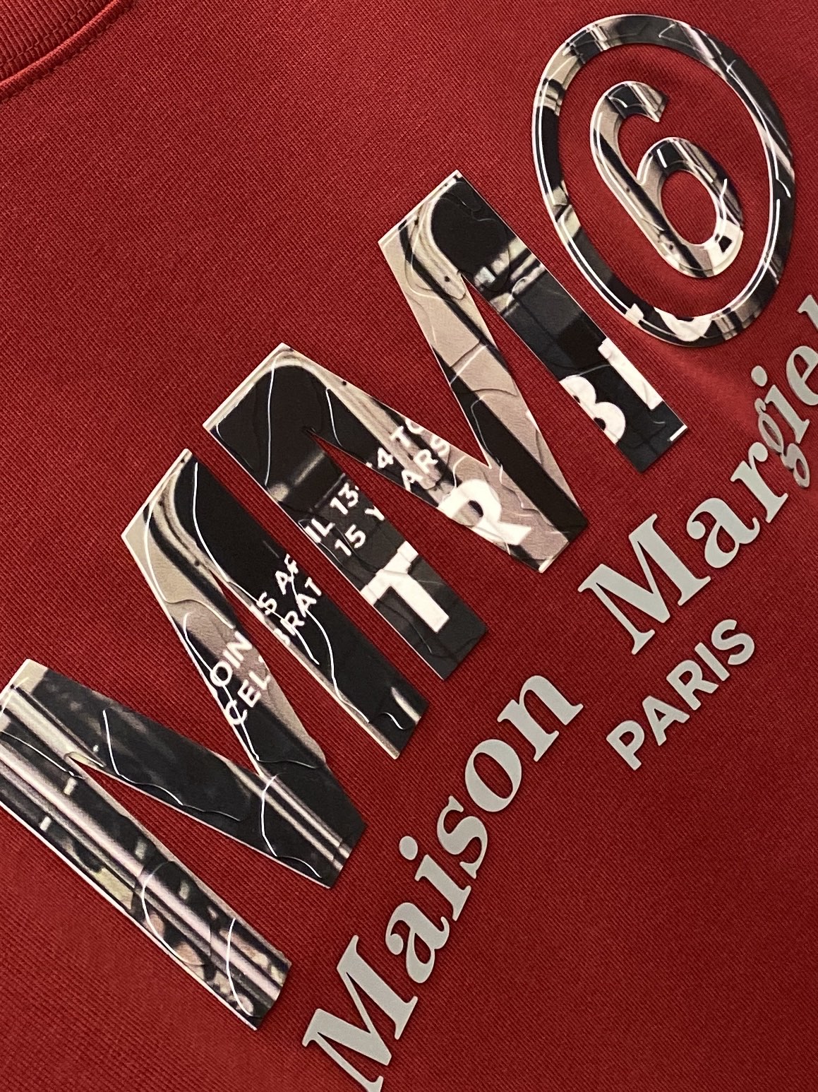 马吉拉、2025新品短袖T恤，帅气时尚，胸前顶级印胶字母logo，简约百搭款。面料棉 不仅挺括，保持潮流