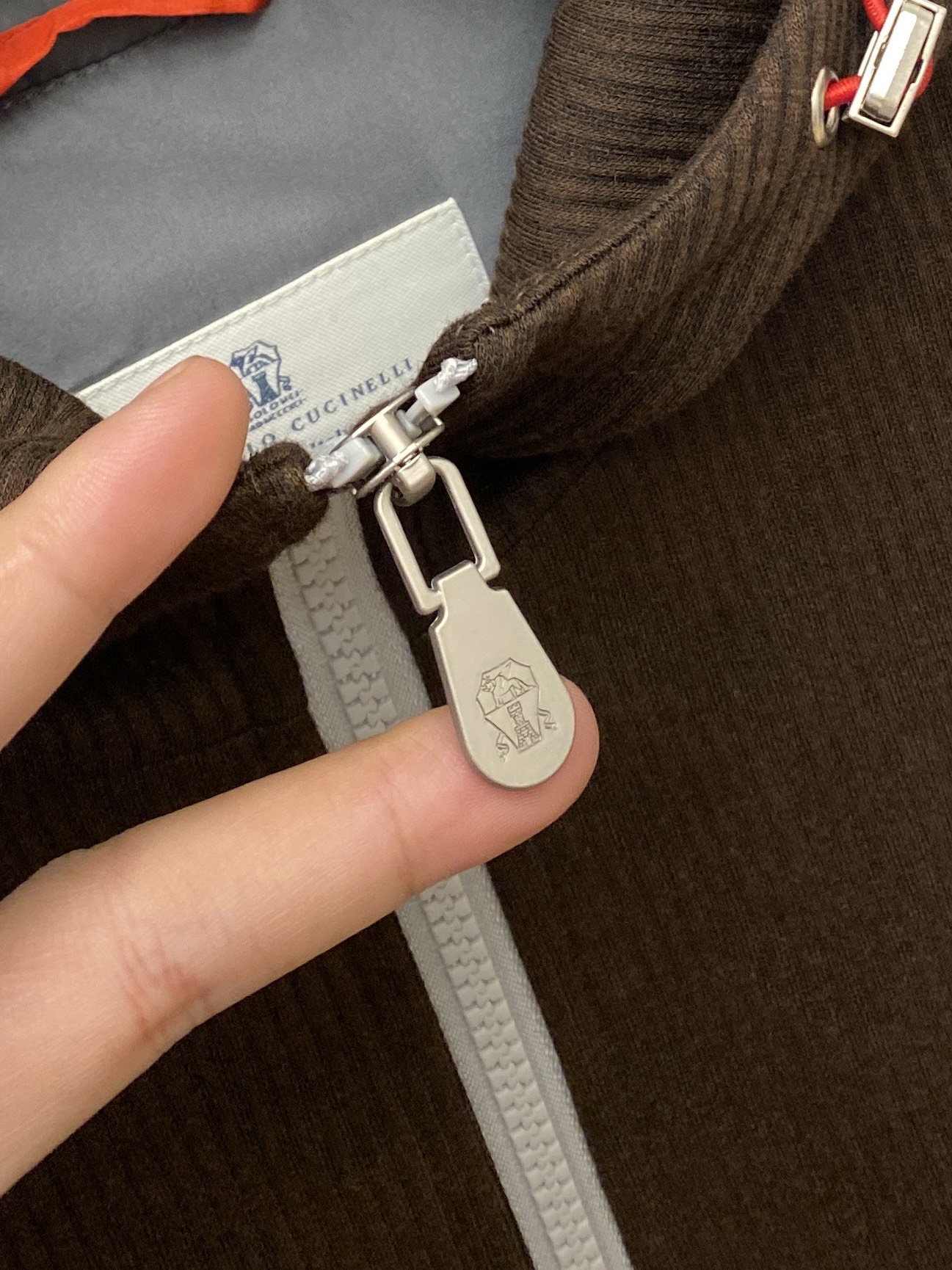 Brunello Cucinelli、2025新品夹克外套，时尚帅气，简约百搭款，胸前精致刺绣图案log