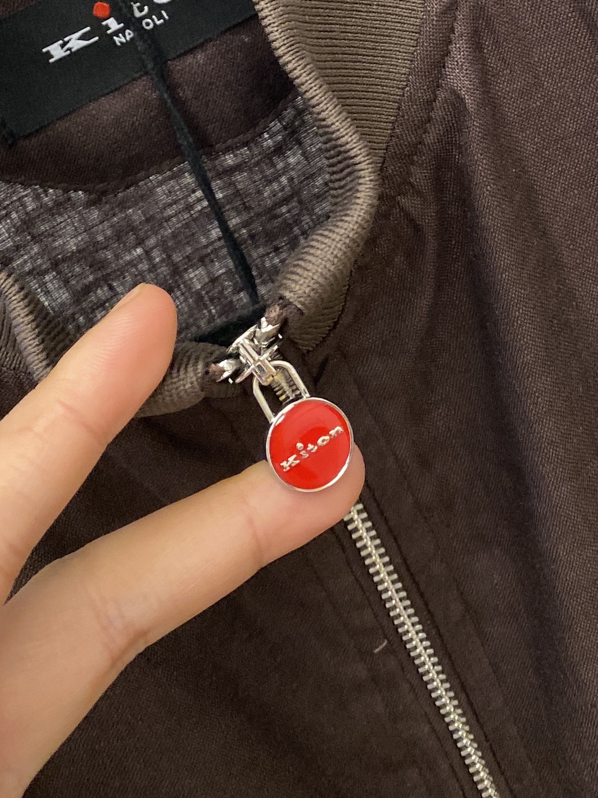 Kiton 时尚潮牌、2025新品夹克外套，时尚帅气，简约百搭款，原版五金辅料logo，定制原版面料，不