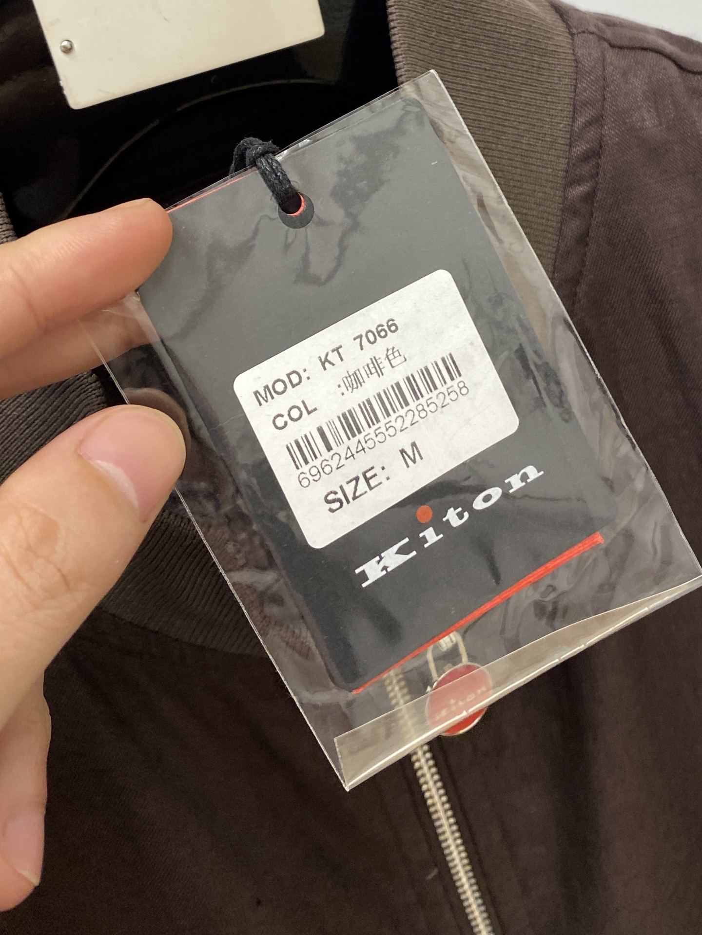Kiton 时尚潮牌、2025新品夹克外套，时尚帅气，简约百搭款，原版五金辅料logo，定制原版面料，不