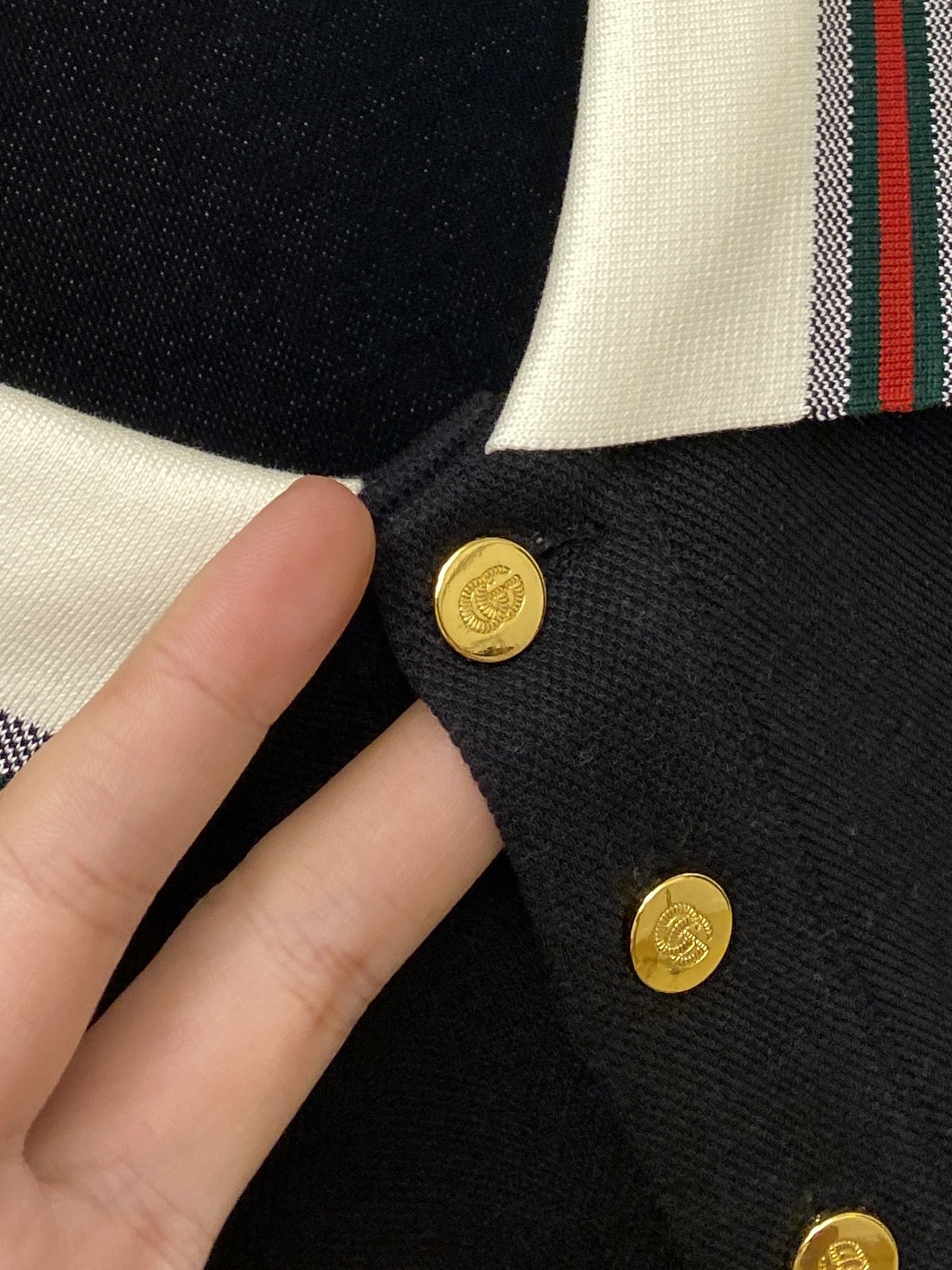 古奇、2025新品长袖卫衣，帅气时尚，胸前精致刺绣图案logo，简约百搭款。面料棉 不仅挺括，保持潮流的
