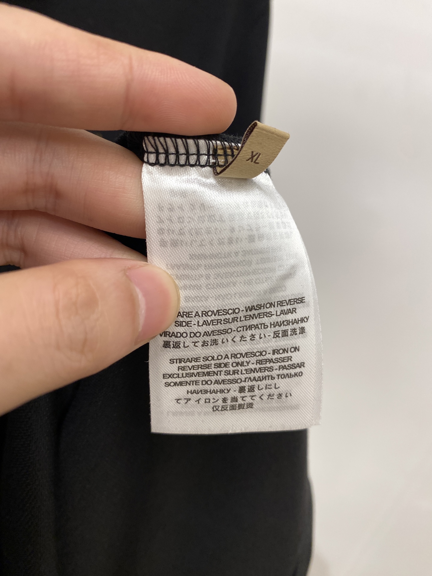 古奇、2025新品长袖卫衣，帅气时尚，胸前精致刺绣图案logo，简约百搭款。面料棉 不仅挺括，保持潮流的