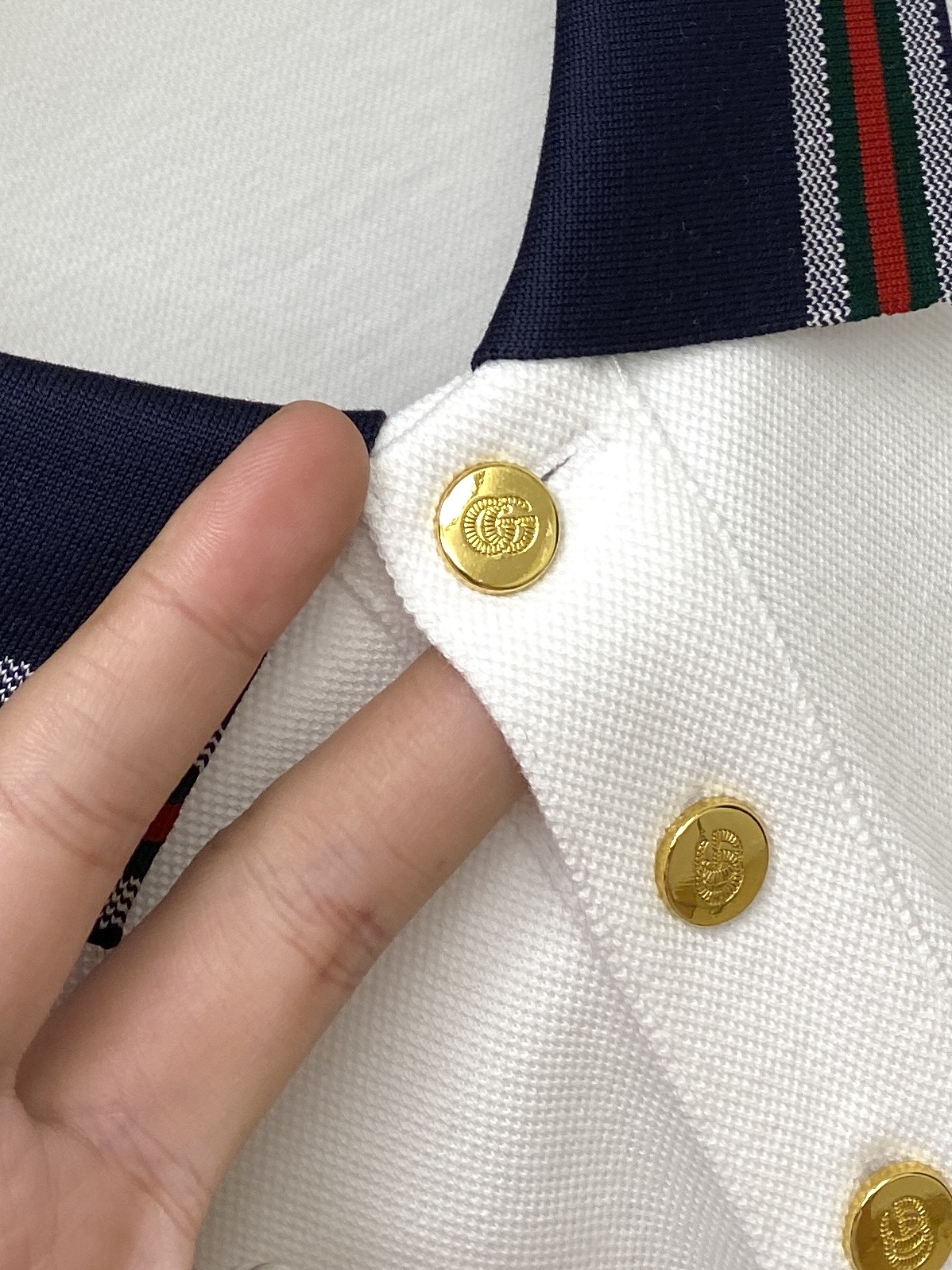 古奇、2025新品长袖卫衣，帅气时尚，胸前精致刺绣图案logo，简约百搭款。面料棉 不仅挺括，保持潮流的