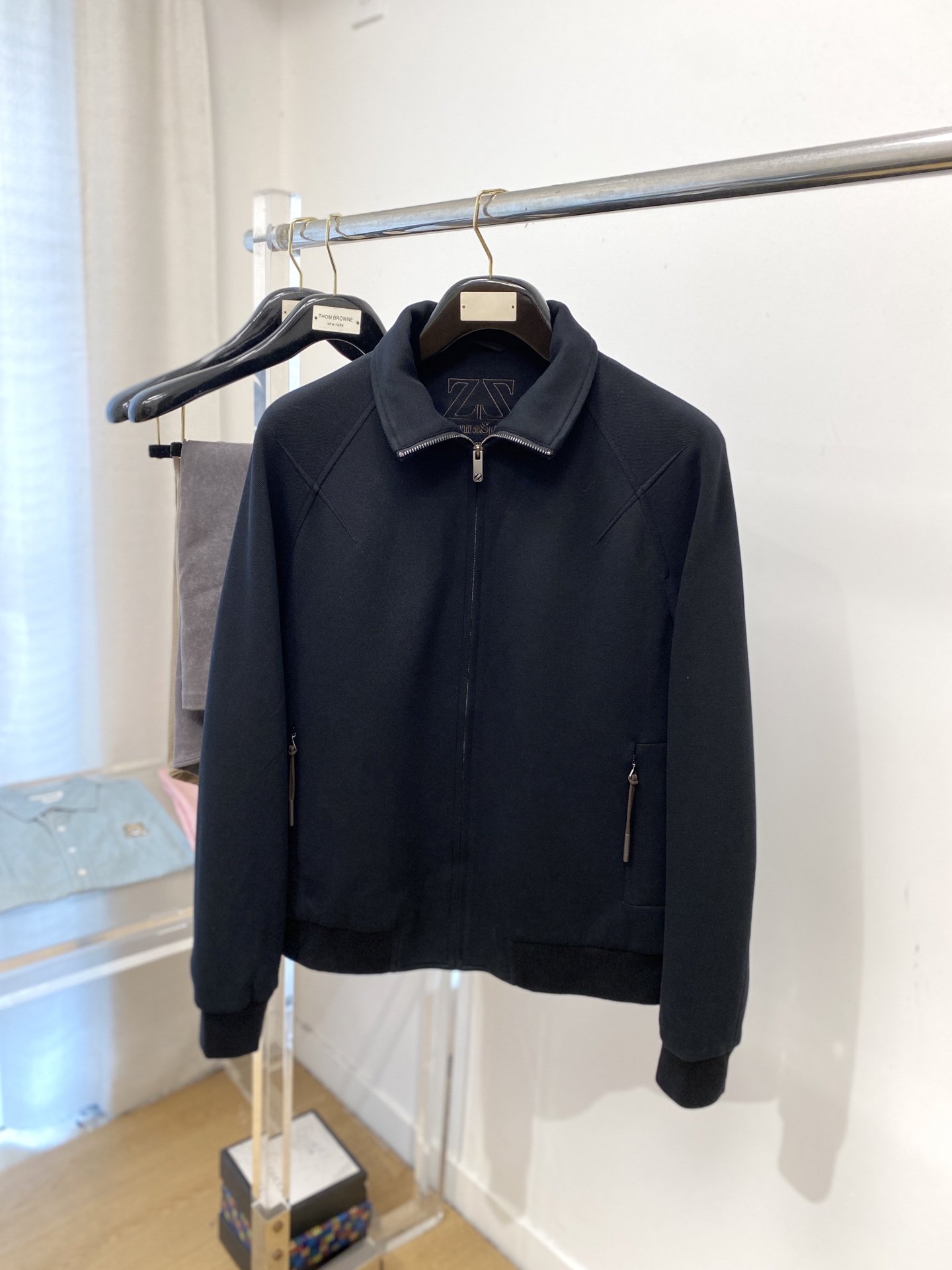 NO:527971,Zenia, 2025 new jacket jacket, fashionable and handsome, simple and versatile style, original hardware and accessories logo, customized original fabric, not only crisp, maintains the trendy silhouette, and is comfortable to wear, the yarn weaving is more delicate, the number M-3XL, zegna, jackets & coats, jackets & coats, alexander wang19860909杰尼亚、2025新品夹克外套,时尚帅气,简约百搭款,原版五金辅料logo,定制原版面料,不仅挺括,保持潮流的廓形,又穿着舒适,纱织更细腻,码数M-3XL,,zegna,jackets & coats,jackets & coats,alexander wang,Men's clothing