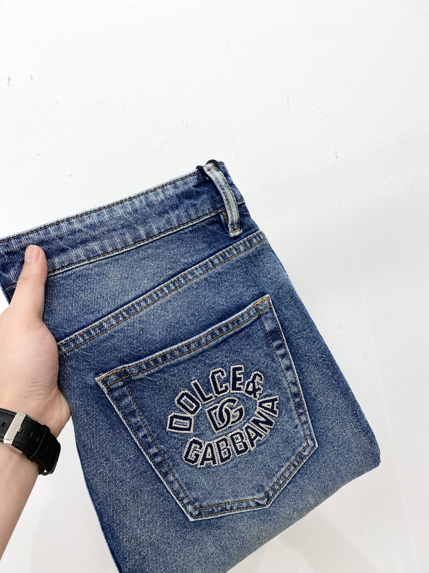 NO:527969,DG, 2025 latest products, special counters are available at the same time, original single-purpose goods, water-washed casual jeans, imported original washing elastic fabric, comfortable and elastic, original hardware and auxiliary decorative logo, super positive style, extremely high grade, counter quality, fashionable and stylish upper body, 29-40, jeans, alexander wang19860909DG、 2025最新品,专柜同步有售,原单狠货,水洗休闲牛仔裤,进口原版水洗弹力面料,舒适有弹性,原版五金辅料装饰logo,版型超正,档次极高,专柜品质,上身时尚有型,码数29-40,,jeans,alexander wang,Men's clothing