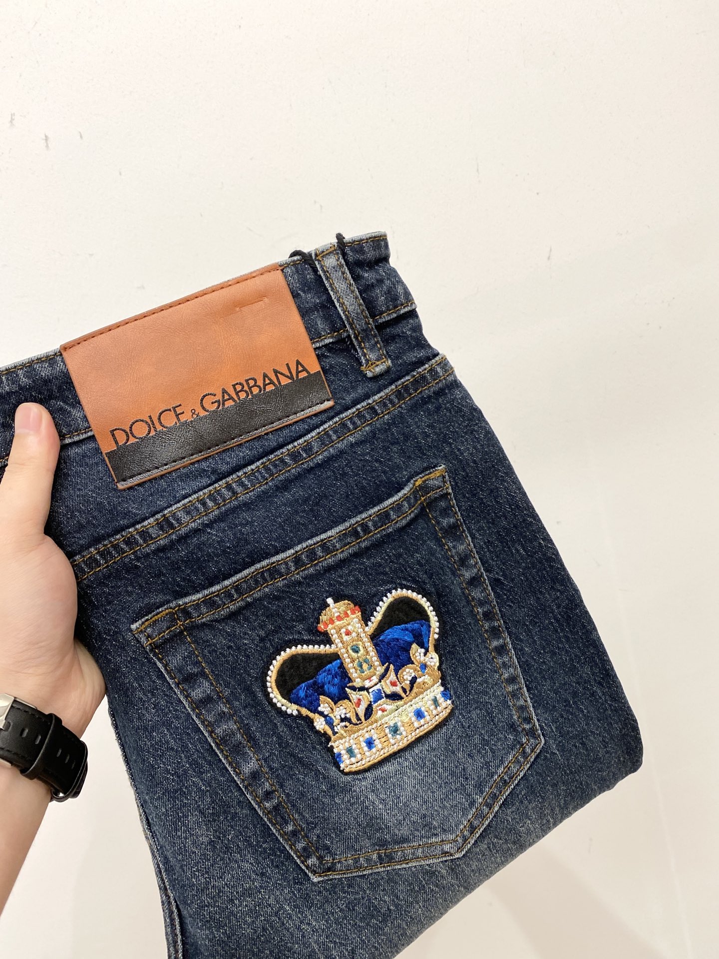 NO:527954,DG, 2025 latest products, special counters are available at the same time, original single-purpose goods, water-washed casual jeans, imported original washing elastic fabric, comfortable and elastic, original hardware and auxiliary decorative logo, super positive style, extremely high grade, counter quality, fashionable and stylish upper body, 29-40, jeans, alexander wang19860909DG、 2025最新品,专柜同步有售,原单狠货,水洗休闲牛仔裤,进口原版水洗弹力面料,舒适有弹性,原版五金辅料装饰logo,版型超正,档次极高,专柜品质,上身时尚有型,码数29-40,,jeans,alexander wang,Men's clothing