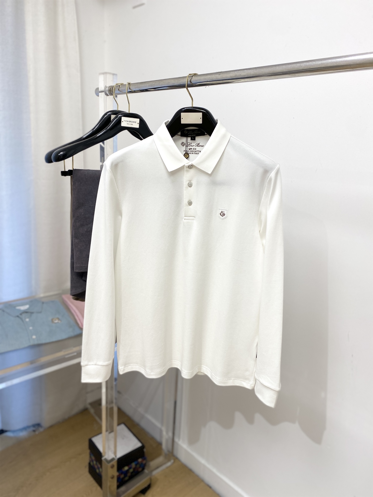 NO:527981,LP, 2025 new long-sleeved sweatshirt, handsome and fashionable, chest design concave embroidery pattern logo, simple and versatile style. Fabric cotton is not only crisp, maintains a fashionable silhouette, and is comfortable to wear, and the yarn is more delicate. The number M-4XL, loro piano, hoodie, sweatshirts, alexander wang19860909LP、2025新品长袖卫衣,帅气时尚,胸前设计凹凸刺绣图案logo,简约百搭款.面料棉 不仅挺括,保持潮流的廓形,又穿着舒适,纱织更细腻,码数M-4XL,,loro piana,hoodie,sweatshirts,alexander wang,Men's clothing