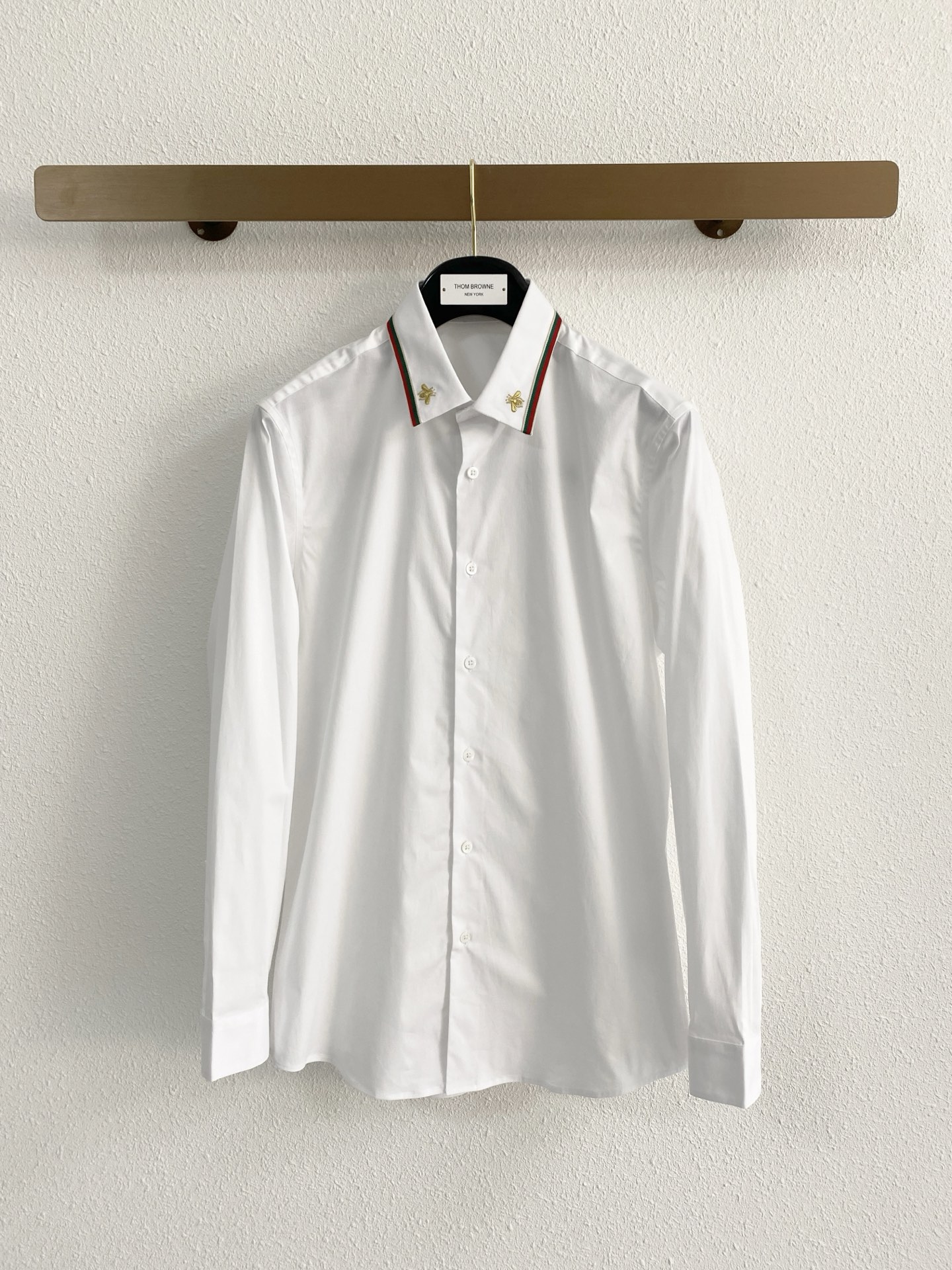 NO:526732,Guqi 2025 new shirt, fashionable and handsome, simple and versatile, customized original fabric, not only crisp, maintains the trendy silhouette, and is comfortable to wear, the yarn is more delicate, the number M-3XL, shirts, alexander wang19860909古奇2025新品衬衫,时尚帅气,简约百搭款,定制原版面料,不仅挺括,保持潮流的廓形,又穿着舒适,纱织更细腻,码数M-3XL,,shirts,alexander wang,Men's clothing