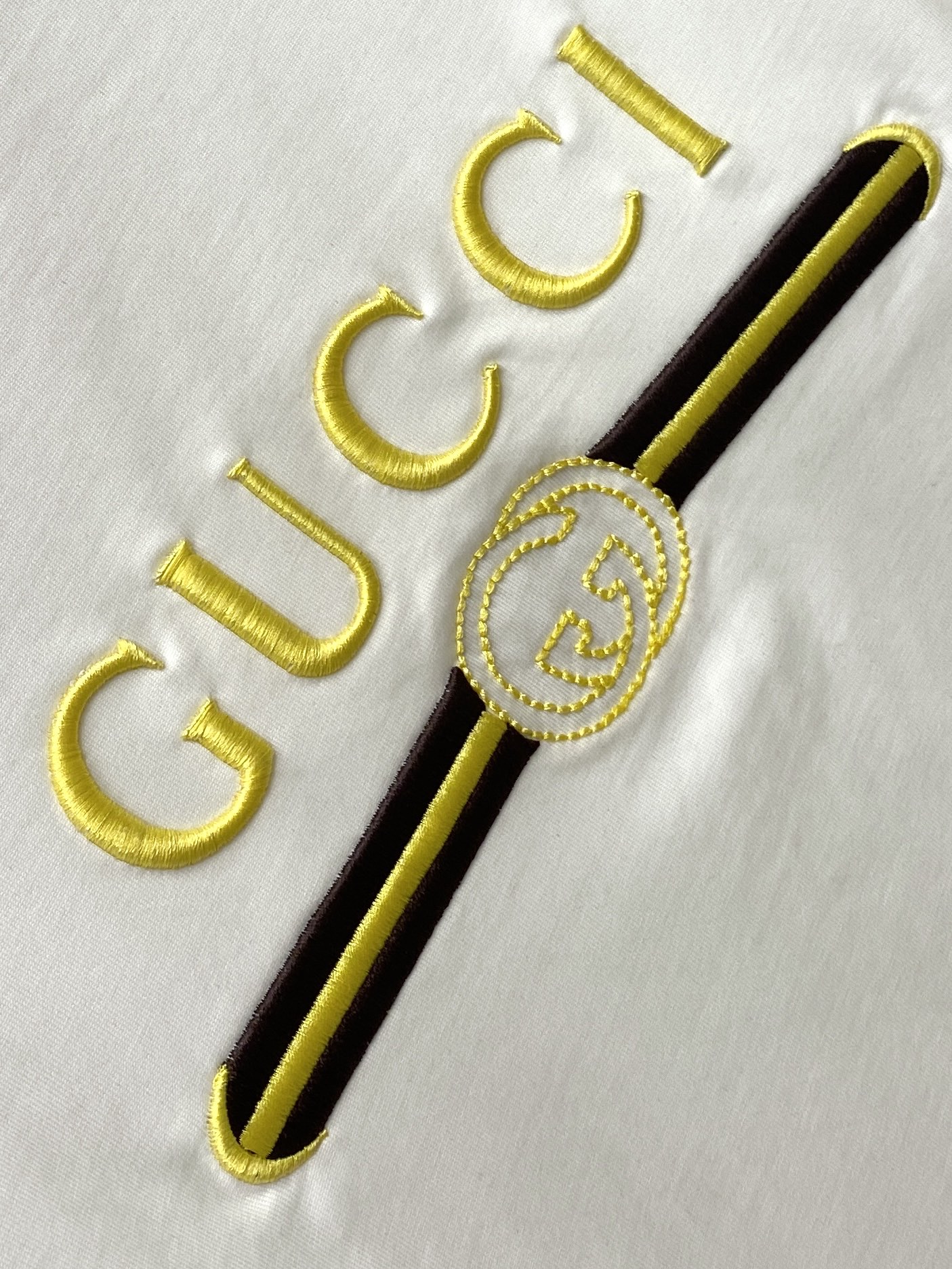古奇、2025最新款短袖T恤，帅气时尚，胸前精致刺绣字母logo，简约百搭款。面料棉 不仅挺括，保持潮流