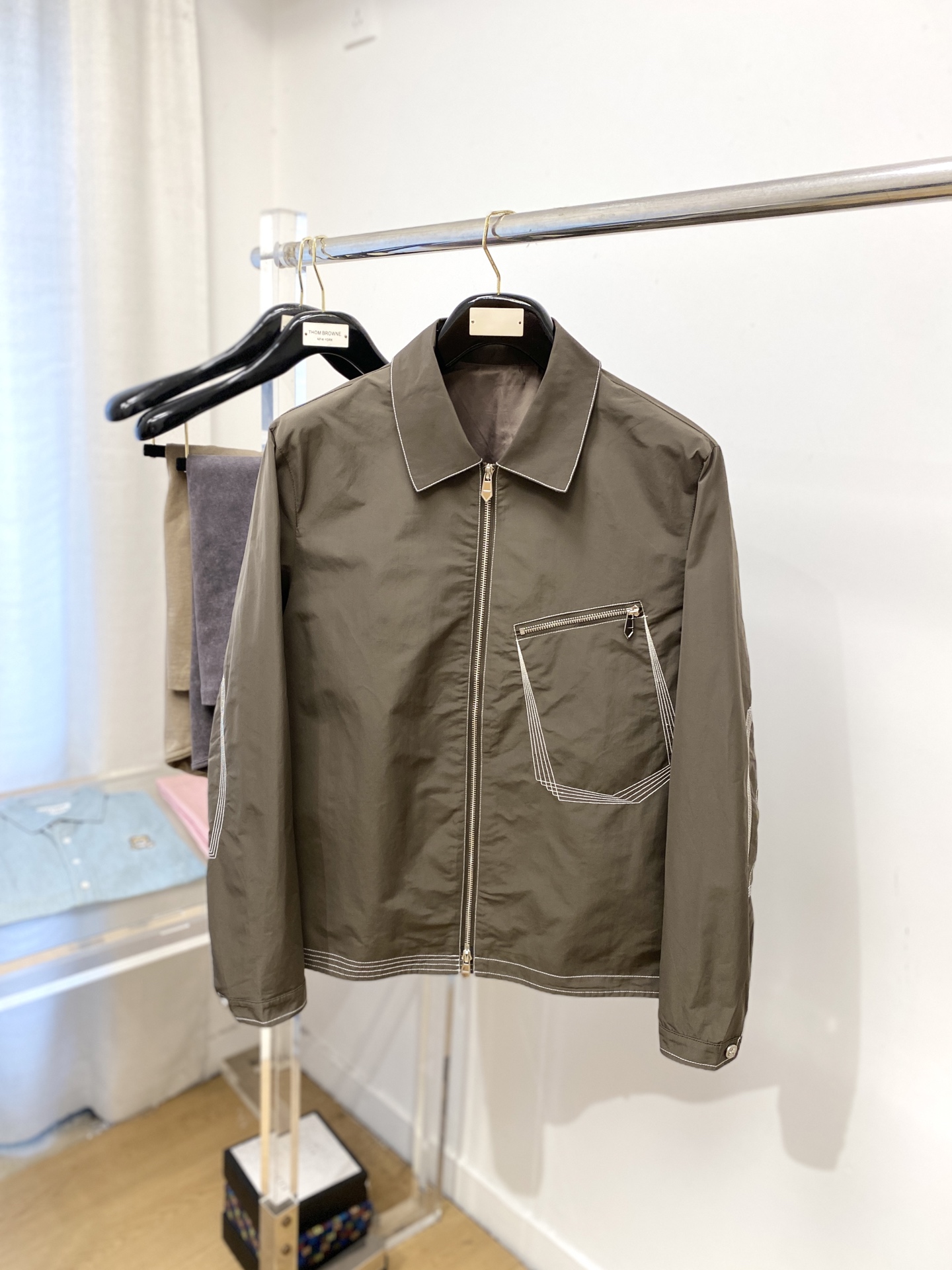 NO:529284,Hermes, 2025 new jacket jacket, fashionable and handsome, simple and versatile, original hardware and accessories logo, customized original fabric, not only crisp, maintains the trendy silhouette, and is comfortable to wear, and the yarn weaving is more delicate, the number M-3XL, hermes, jackets & coats, jackets & coats, alexander wang19860909爱马仕、2025新品夹克外套,时尚帅气,简约百搭款,原版五金辅料logo,定制原版面料,不仅挺括,保持潮流的廓形,又穿着舒适,纱织更细腻,码数M-3XL,,hermes,jackets & coats,jackets & coats,alexander wang,Men's clothing