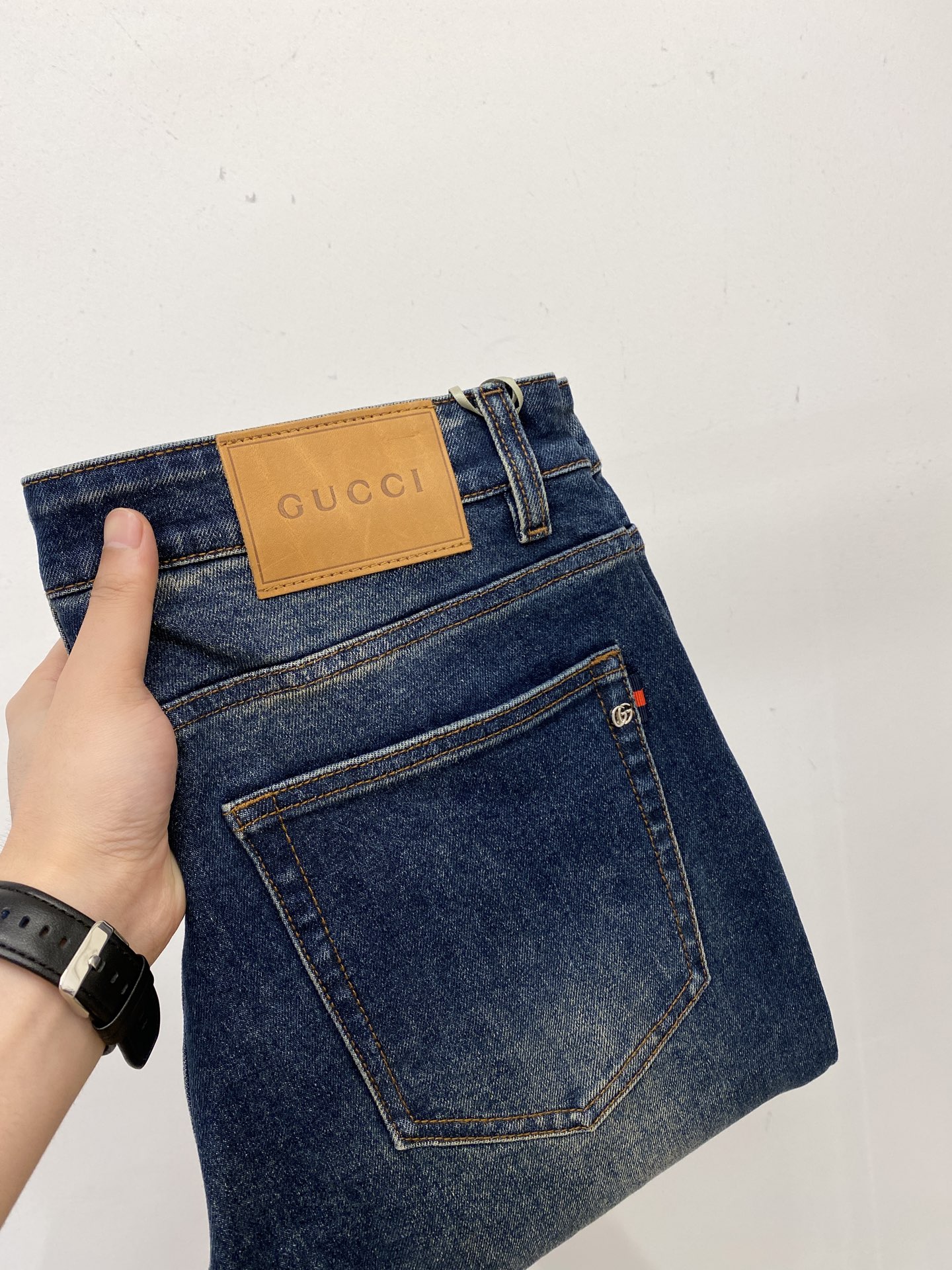 NO:529265,Guqi, 2025 latest products, special counters are available at the same time, original singles, washable casual jeans, imported original washing elastic fabric, comfortable and elastic, original hardware and auxiliary decorative logo, super positive style, extremely high grade, counter quality, fashionable and stylish upper body, 29-40, jeans, alexander wang19860909古奇、 2025最新品,专柜同步有售,原单狠货,水洗休闲牛仔裤,进口原版水洗弹力面料,舒适有弹性,原版五金辅料装饰logo,版型超正,档次极高,专柜品质,上身时尚有型,码数29-40,,jeans,alexander wang,Men's clothing