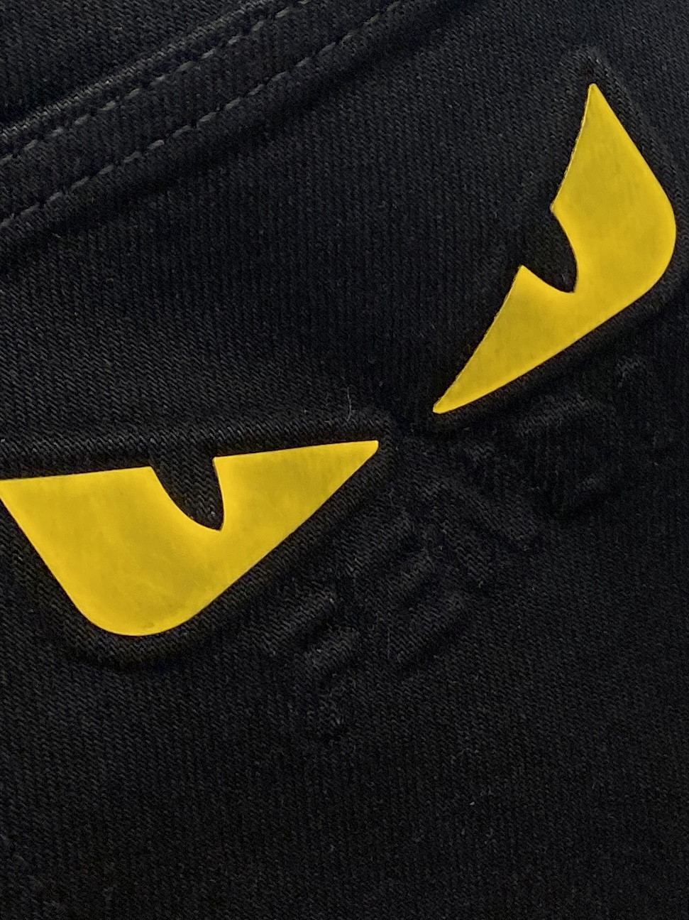 💰150芬迪、 2025最新品，专柜同步有售，原单狠货，水洗休闲牛仔裤，进口原版水洗弹力面料，舒适有弹性，原版五金辅料装饰logo，版型超正，档次极高，专柜品质，上身时尚有型，码数29-40 