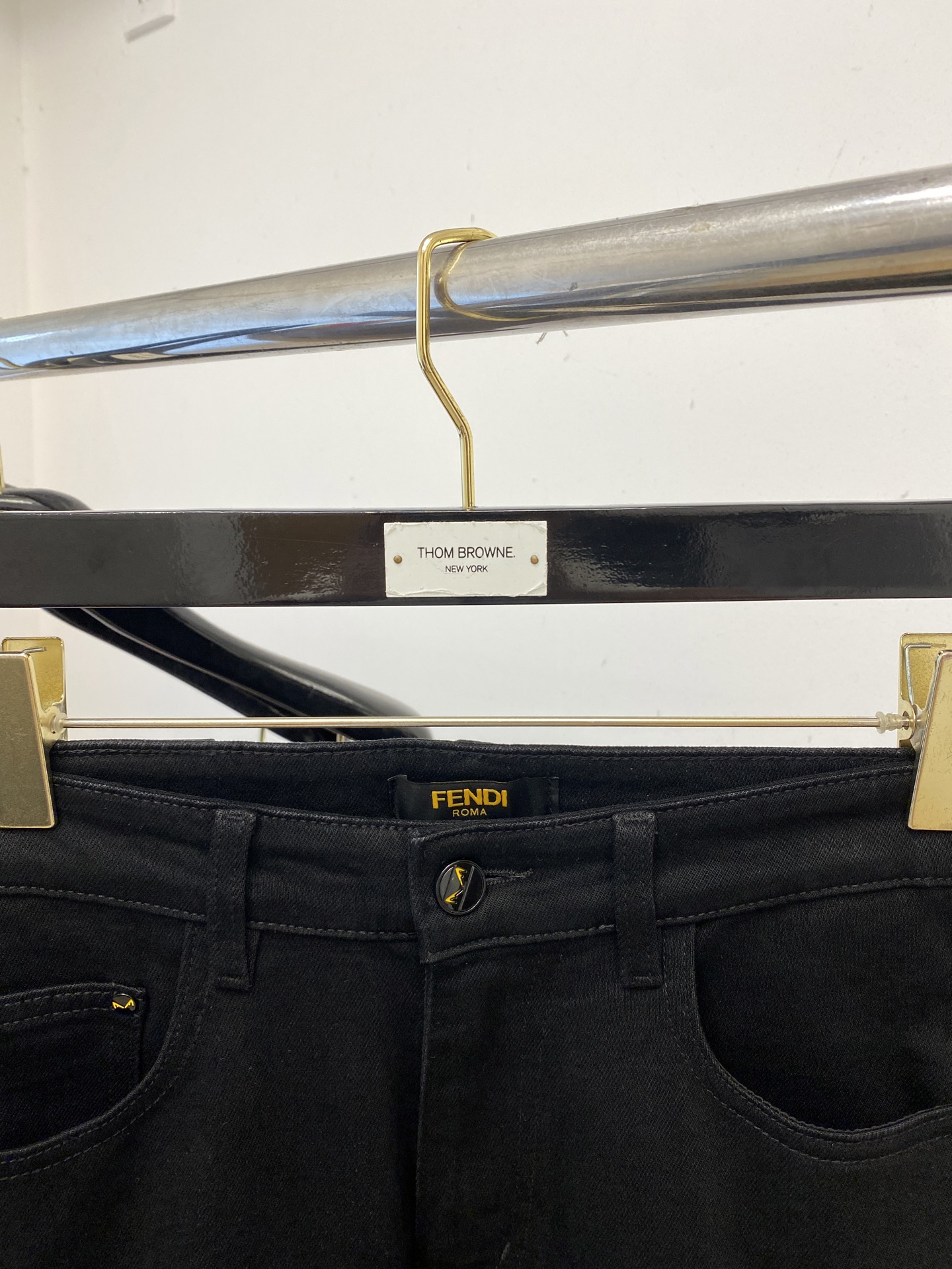 💰150芬迪、 2025最新品，专柜同步有售，原单狠货，水洗休闲牛仔裤，进口原版水洗弹力面料，舒适有弹性，原版五金辅料装饰logo，版型超正，档次极高，专柜品质，上身时尚有型，码数29-40 