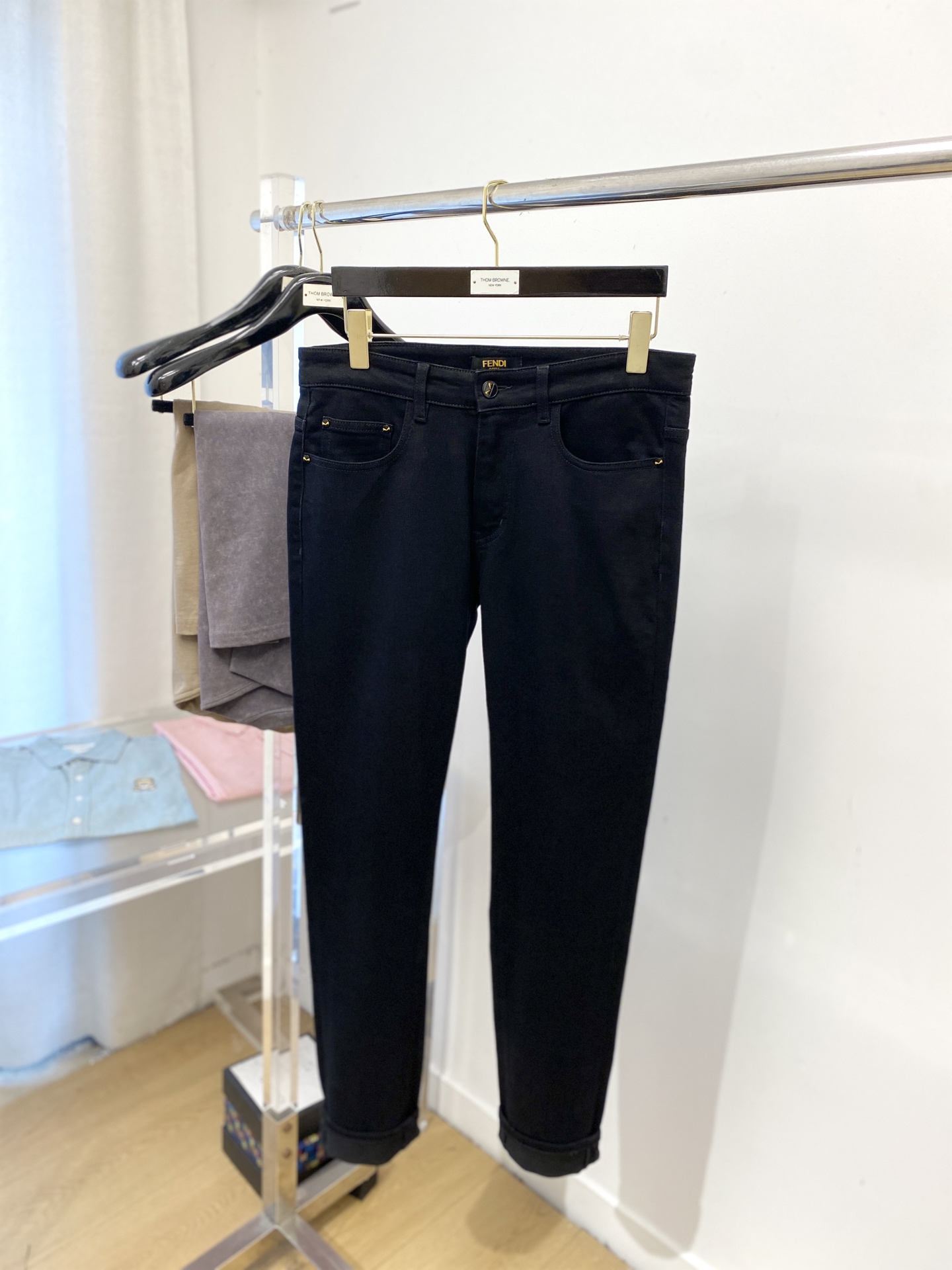 💰150芬迪、 2025最新品，专柜同步有售，原单狠货，水洗休闲牛仔裤，进口原版水洗弹力面料，舒适有弹性，原版五金辅料装饰logo，版型超正，档次极高，专柜品质，上身时尚有型，码数29-40 