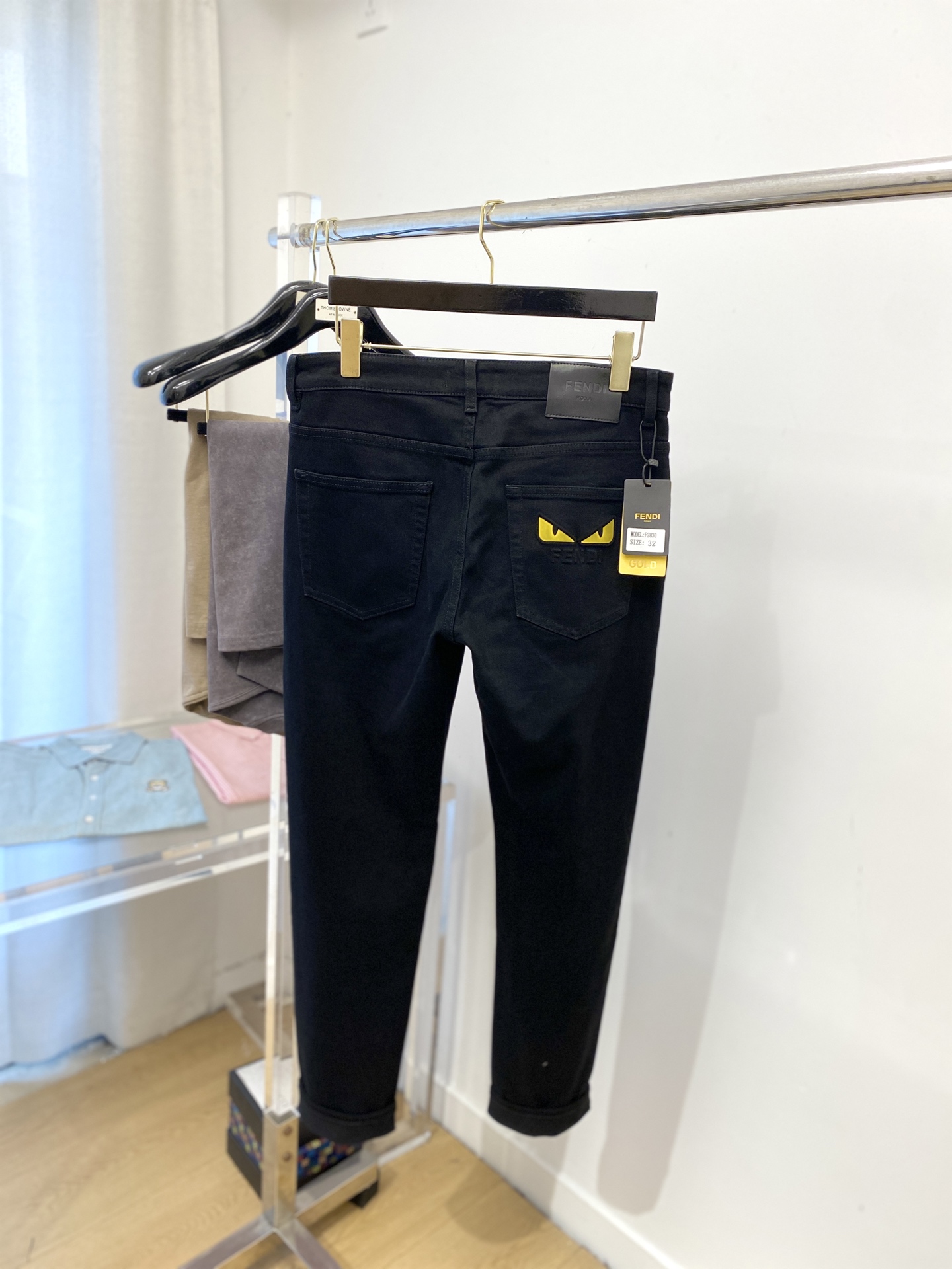 💰150芬迪、 2025最新品，专柜同步有售，原单狠货，水洗休闲牛仔裤，进口原版水洗弹力面料，舒适有弹性，原版五金辅料装饰logo，版型超正，档次极高，专柜品质，上身时尚有型，码数29-40 