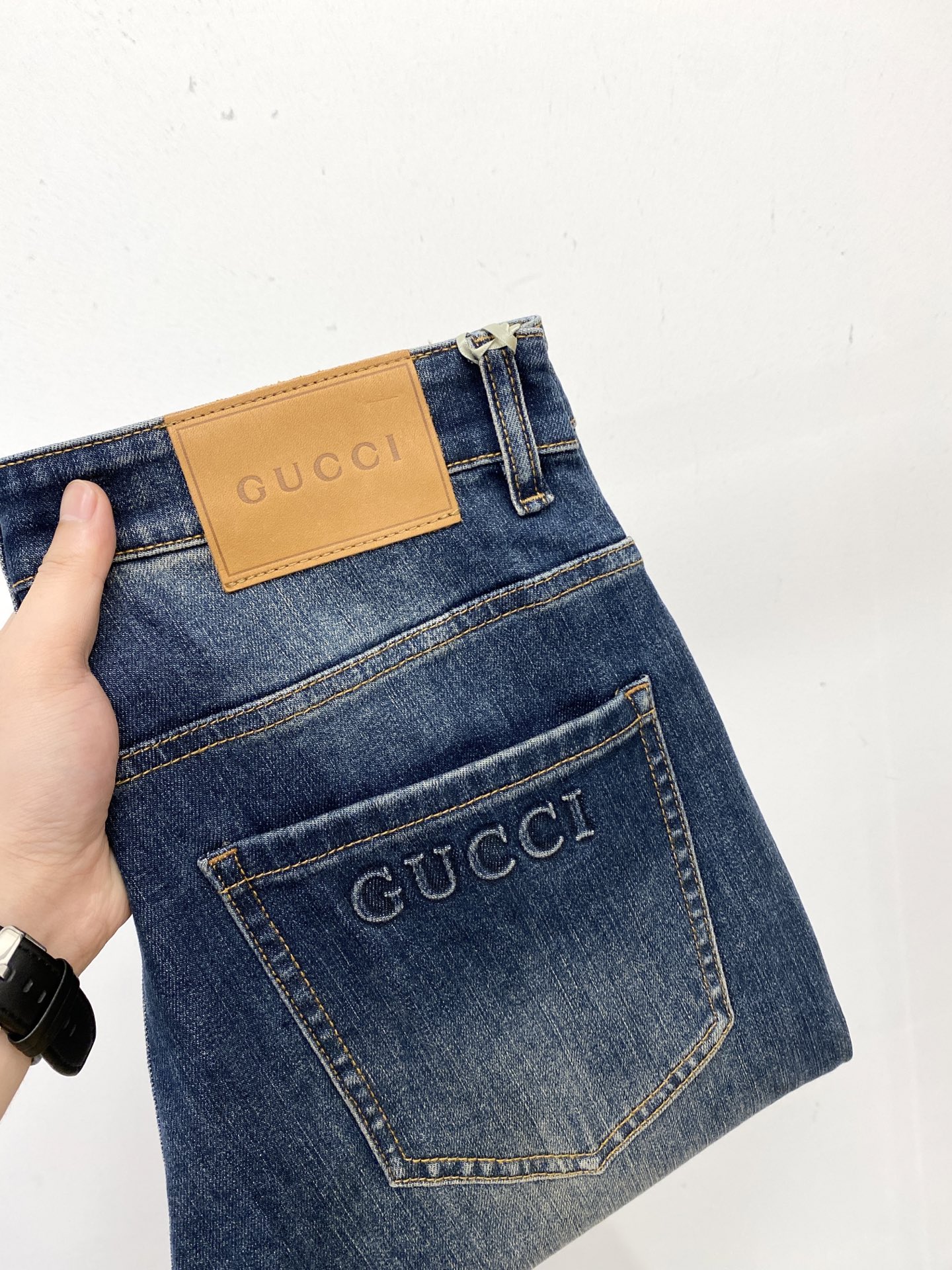 NO:529248,Guqi, 2025 latest products, special counters are available at the same time, original singles, washable casual jeans, imported original washing elastic fabric, comfortable and elastic, original hardware and auxiliary decorative logo, super positive style, extremely high grade, counter quality, fashionable and stylish upper body, 29-40, jeans, alexander wang19860909古奇、 2025最新品,专柜同步有售,原单狠货,水洗休闲牛仔裤,进口原版水洗弹力面料,舒适有弹性,原版五金辅料装饰logo,版型超正,档次极高,专柜品质,上身时尚有型,码数29-40,,jeans,alexander wang,Men's clothing