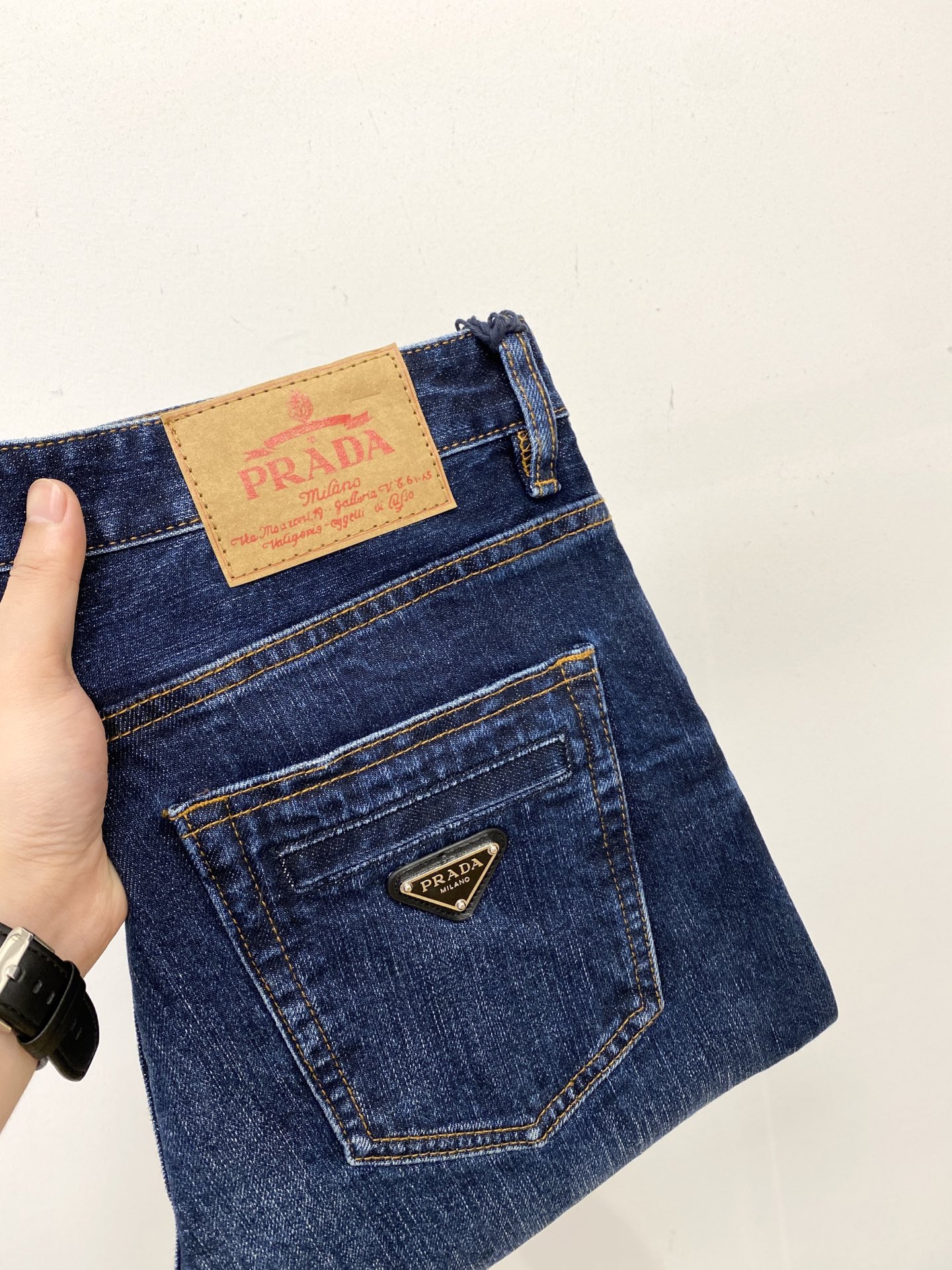 NO:529257,Prada, 2025 latest products, special counters are available at the same time, original singles, washable casual jeans, imported original washable elastic fabric, comfortable and elastic, original hardware and auxiliary decorative logo, super positive style, extremely high grade, counter quality, fashionable and stylish upper body, 29-40, prada, jeans, alexander wang19860909普拉达、 2025最新品,专柜同步有售,原单狠货,水洗休闲牛仔裤,进口原版水洗弹力面料,舒适有弹性,原版五金辅料装饰logo,版型超正,档次极高,专柜品质,上身时尚有型,码数29-40,,prada,jeans,alexander wang,Men's clothing