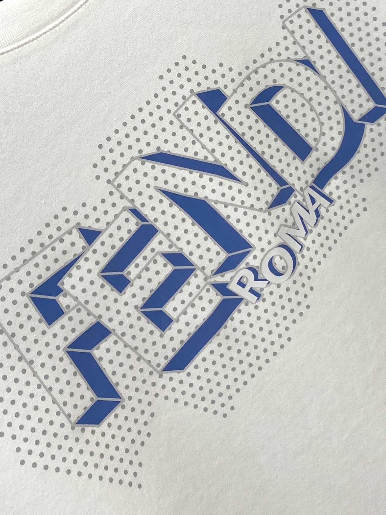 芬迪、2025最新款短袖T恤，帅气时尚，胸前顶级印花字母logo，简约百搭款。面料棉 不仅挺括，保持潮流