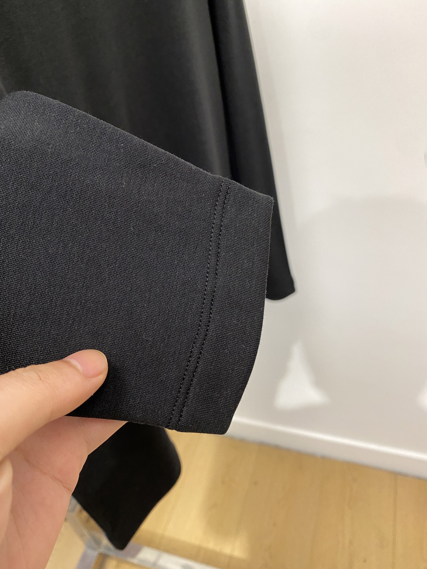 Brunello Cucinelli、2025最新款长袖打底，帅气时尚，简约百搭款。面料棉 不仅挺括，保