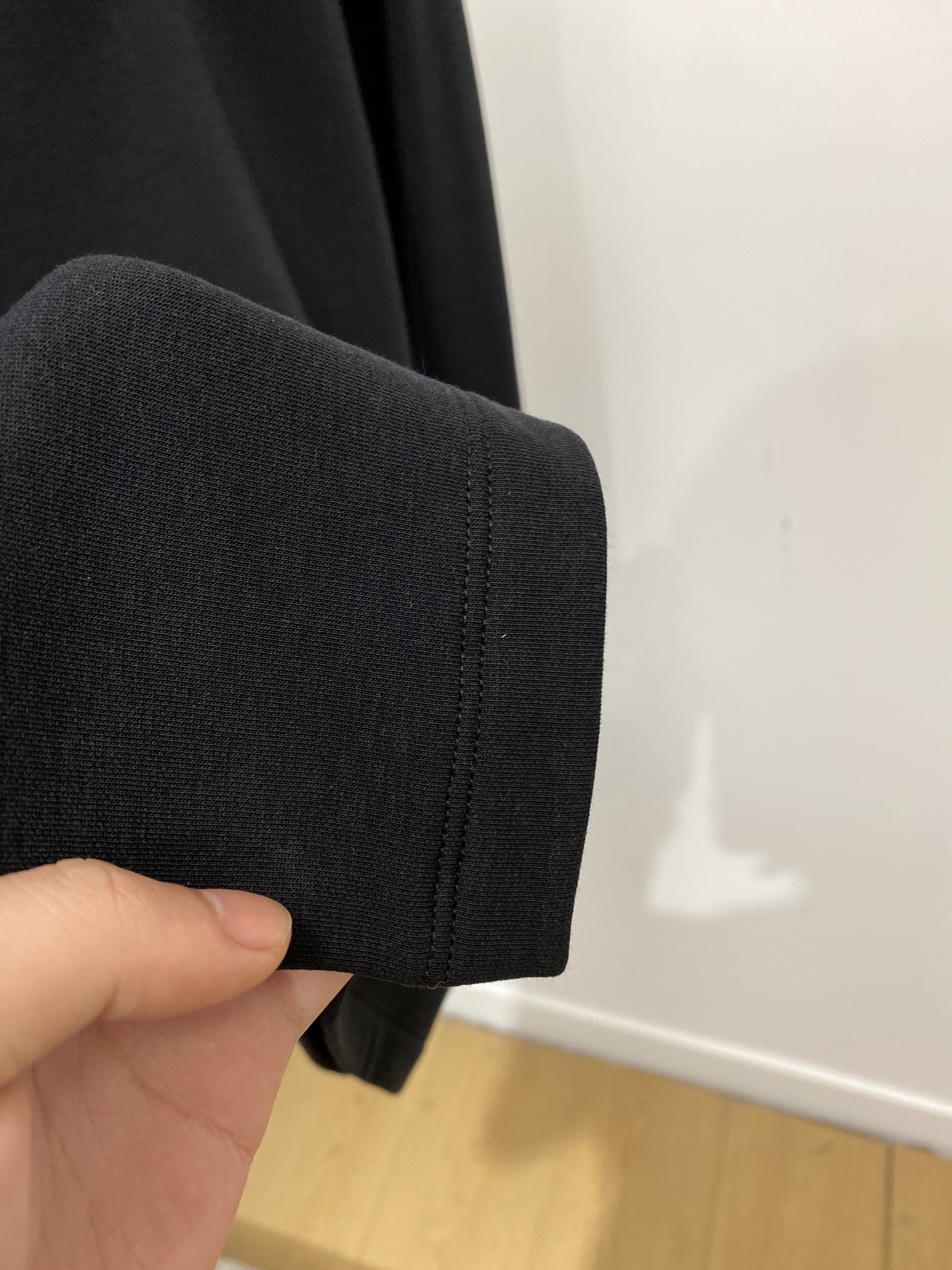 Brunello Cucinelli、2025最新款长袖打底，帅气时尚，简约百搭款。面料棉 不仅挺括，保