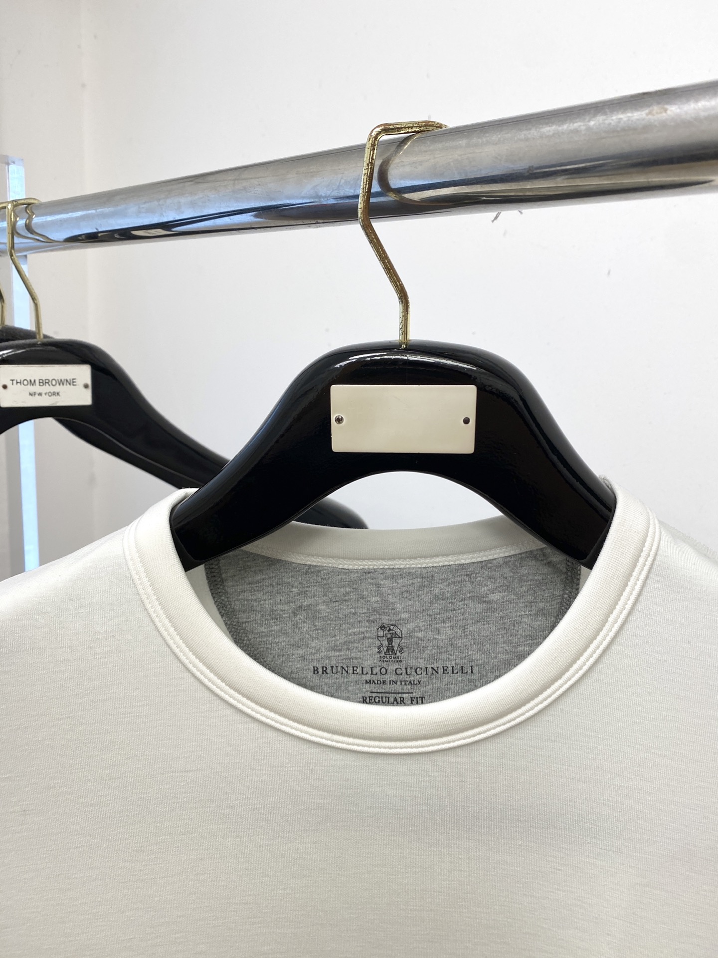 Brunello Cucinelli、2025最新款长袖打底，帅气时尚，简约百搭款。面料棉 不仅挺括，保