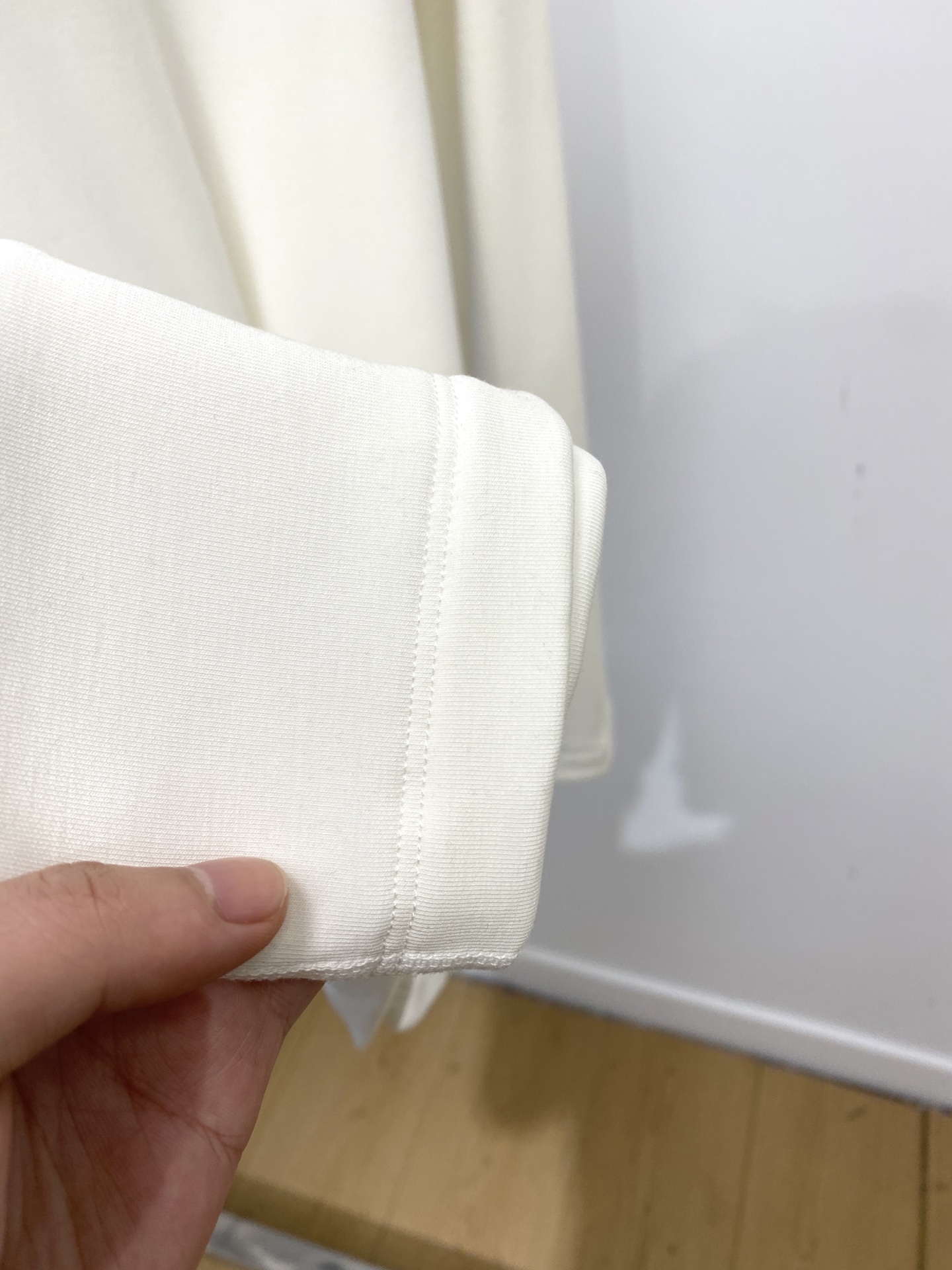 Brunello Cucinelli、2025最新款长袖打底，帅气时尚，简约百搭款。面料棉 不仅挺括，保
