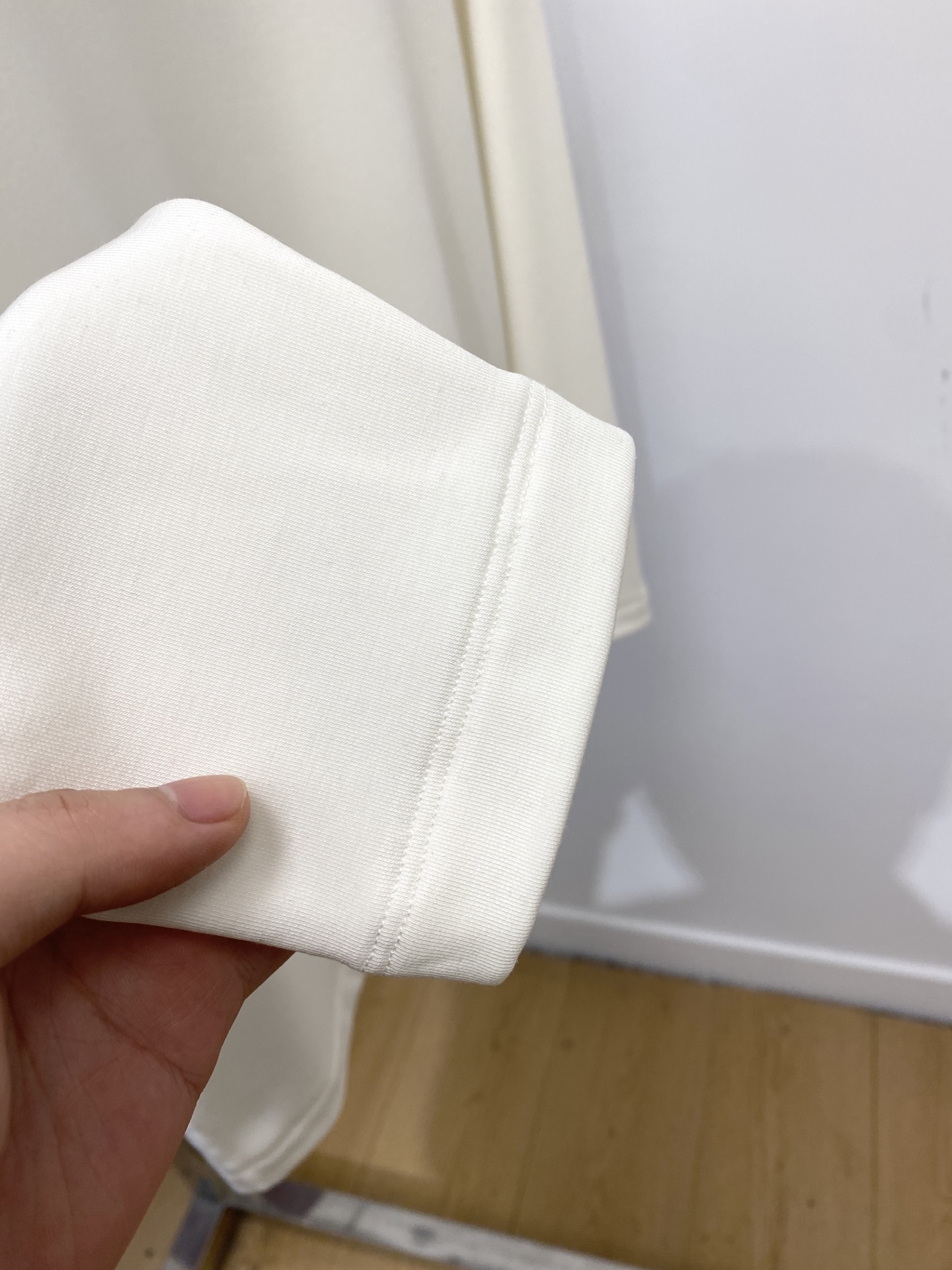 Brunello Cucinelli、2025最新款长袖打底，帅气时尚，简约百搭款。面料棉 不仅挺括，保
