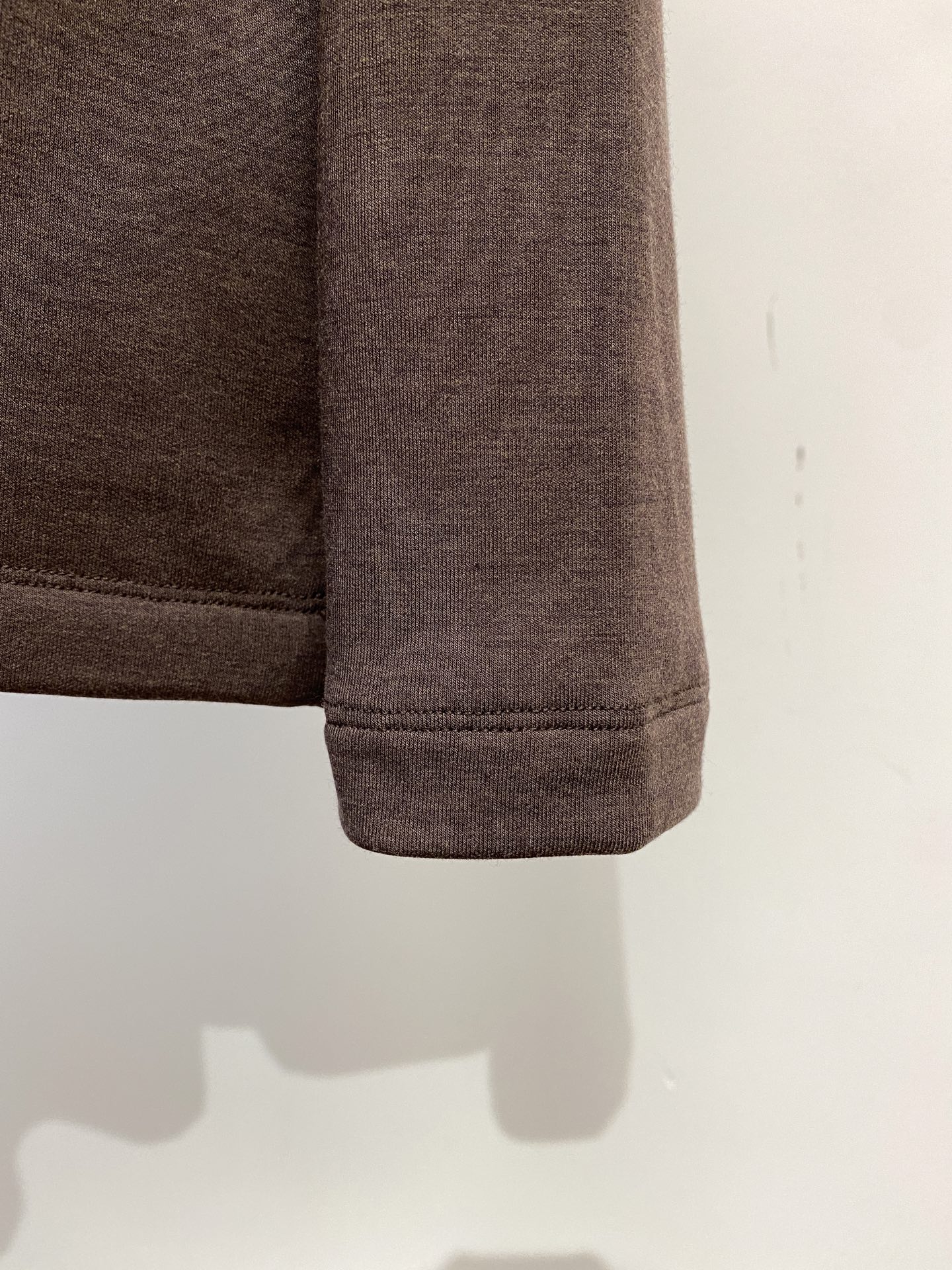 Brunello Cucinelli、2025最新款长袖打底，帅气时尚，简约百搭款。面料棉 不仅挺括，保