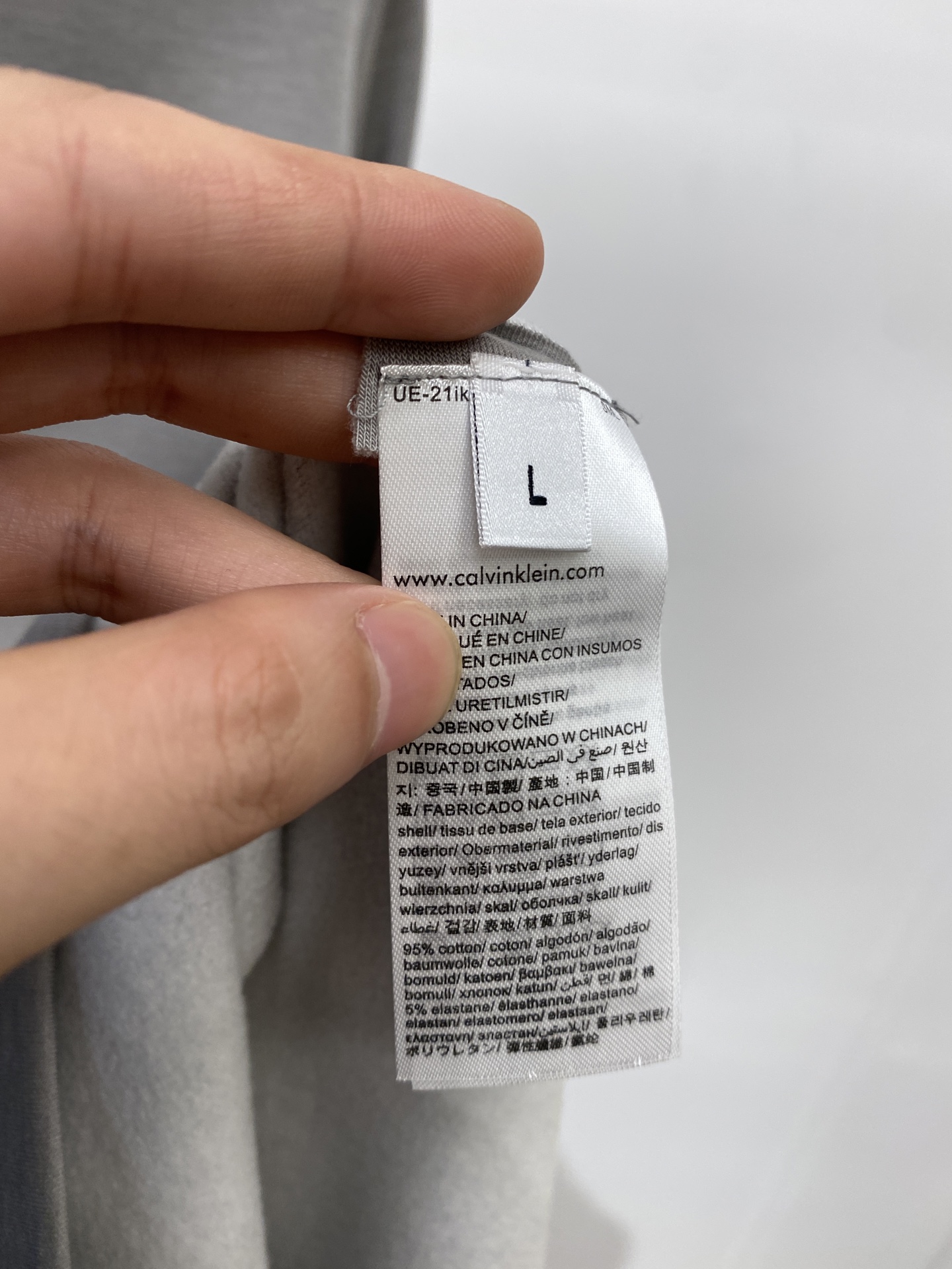 Brunello Cucinelli、2025最新款长袖打底，帅气时尚，简约百搭款。面料棉 不仅挺括，保