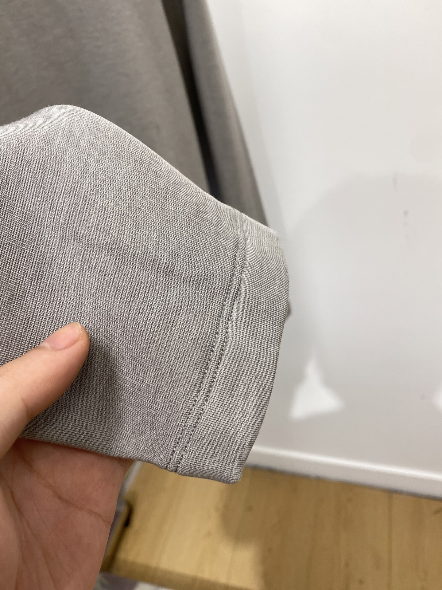 Brunello Cucinelli、2025最新款长袖打底，帅气时尚，简约百搭款。面料棉 不仅挺括，保