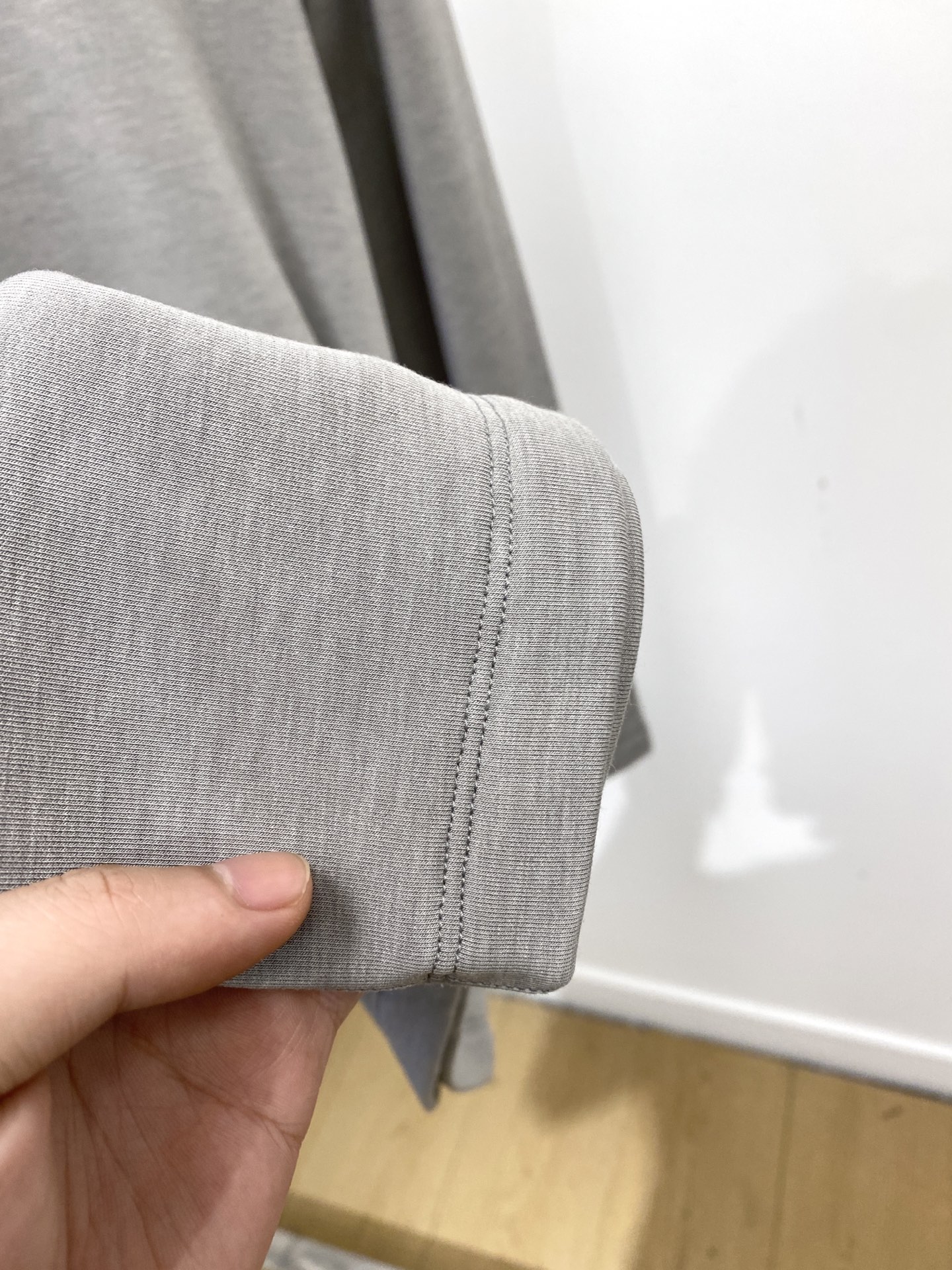 Brunello Cucinelli、2025最新款长袖打底，帅气时尚，简约百搭款。面料棉 不仅挺括，保