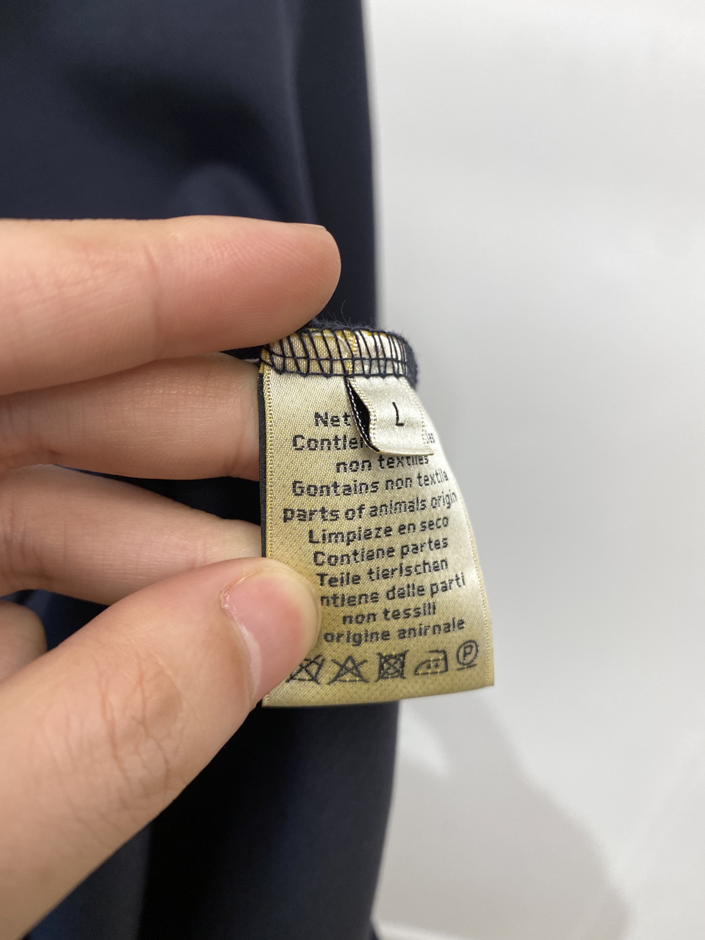￼ 爱马仕、2025新品卫衣，帅气时尚，胸前刺绣装饰图案logo，简约百搭款。面料棉 不仅挺括，保持潮流