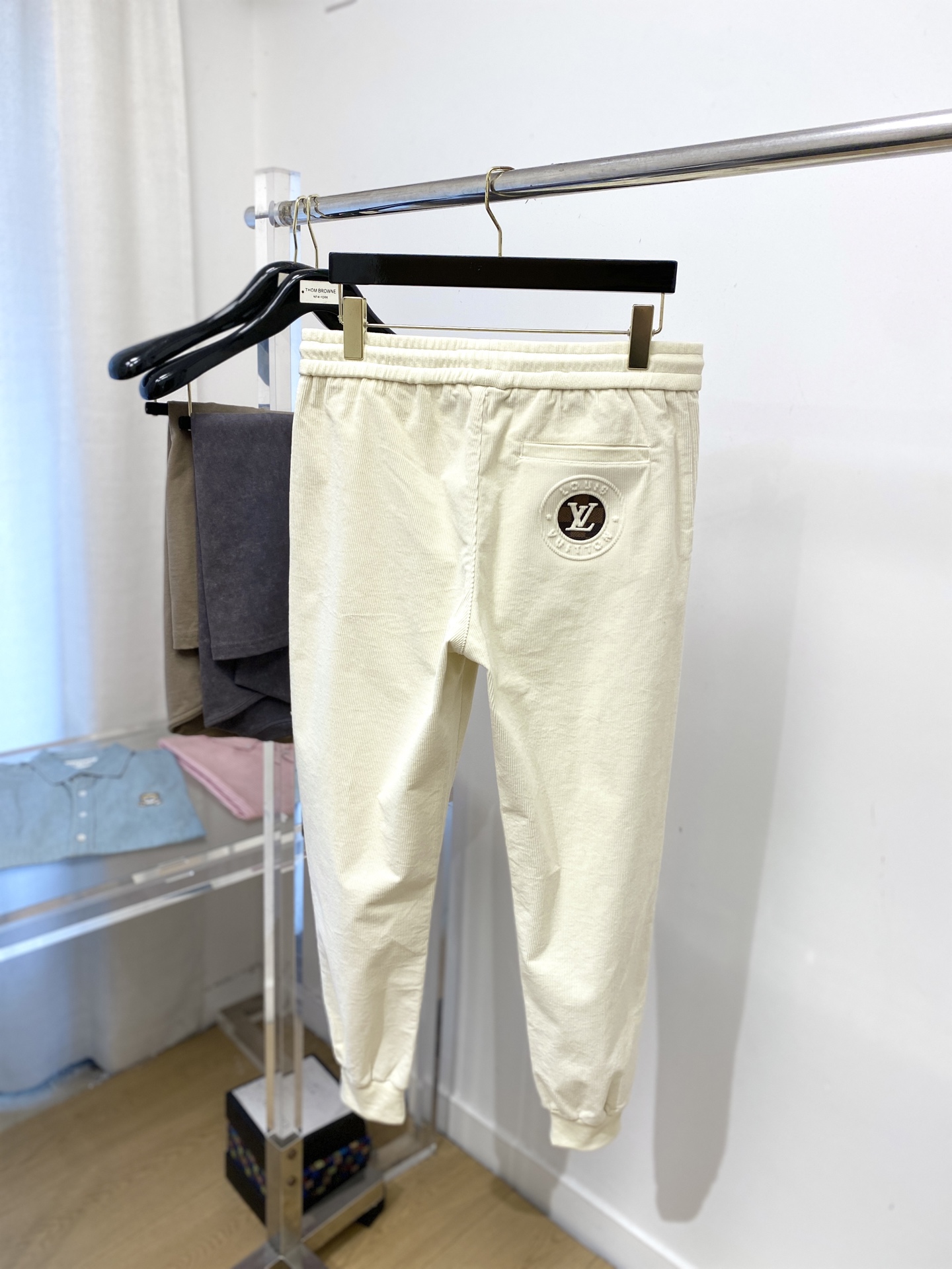 LV、2025爆款休闲裤 高弹显瘦必爆简约百搭爆款，做工精细，每一针都看得到用心，超多明星网红最爱 拉长