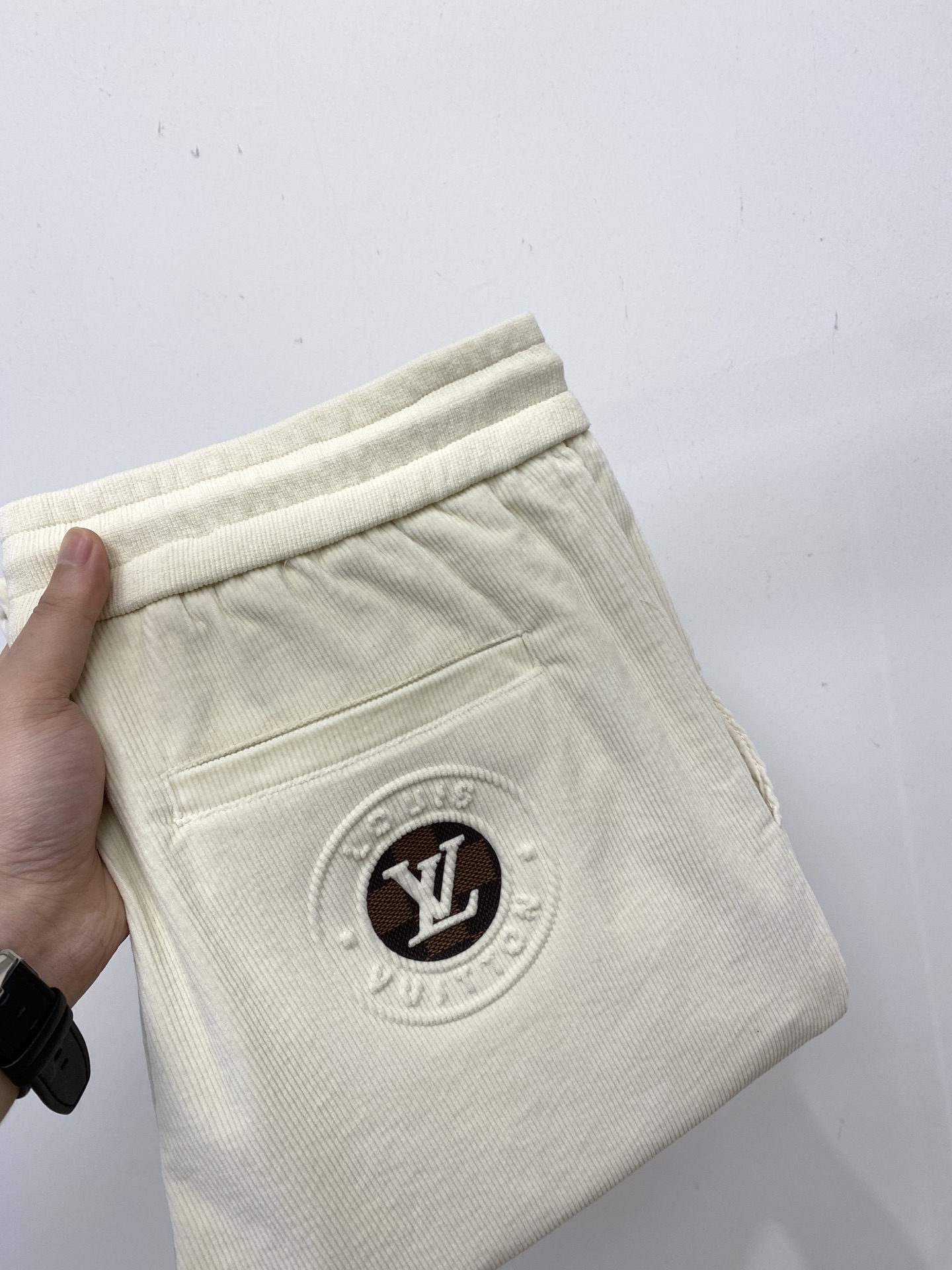 LV、2025爆款休闲裤 高弹显瘦必爆简约百搭爆款，做工精细，每一针都看得到用心，超多明星网红最爱 拉长
