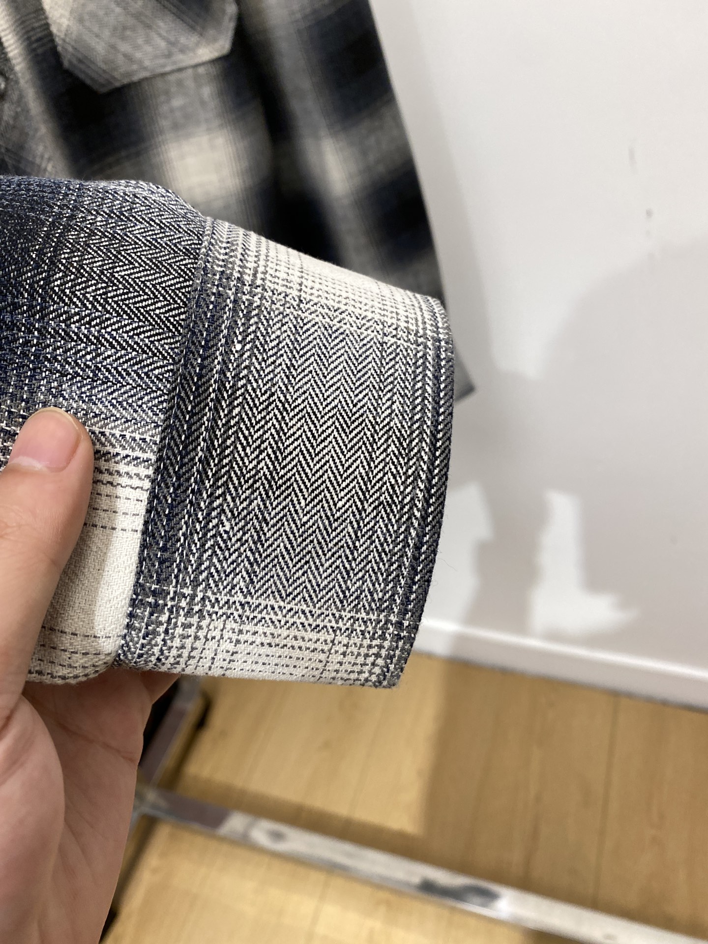 巴黎世家、2025新品衬衫，时尚帅气，简约百搭款，定制原版面料，不仅挺括，保持潮流的廓形，又穿着舒适，纱