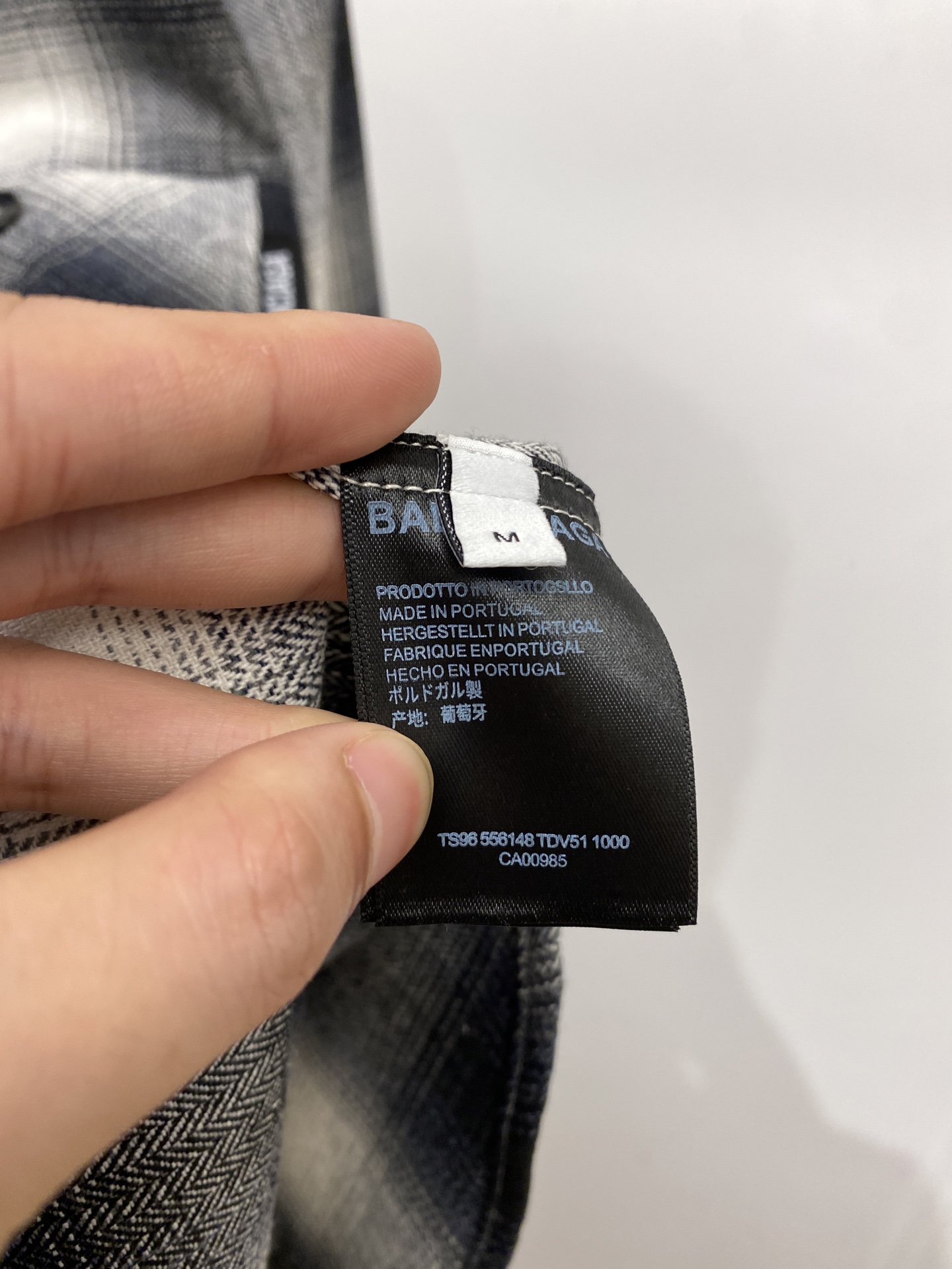 巴黎世家、2025新品衬衫，时尚帅气，简约百搭款，定制原版面料，不仅挺括，保持潮流的廓形，又穿着舒适，纱