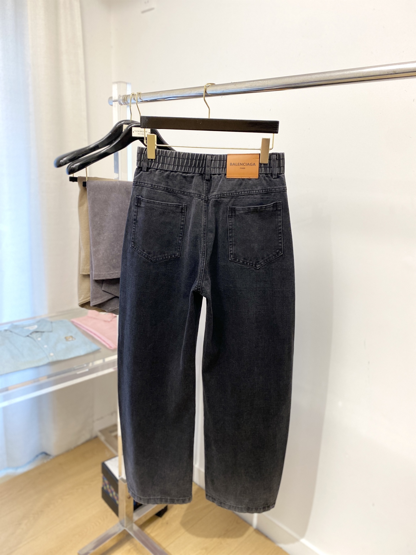 巴黎世家、 2025最新品，专柜同步有售，原单狠货，水洗休闲潮牌牛仔裤，进口原版水洗弹力面料，舒适有弹性