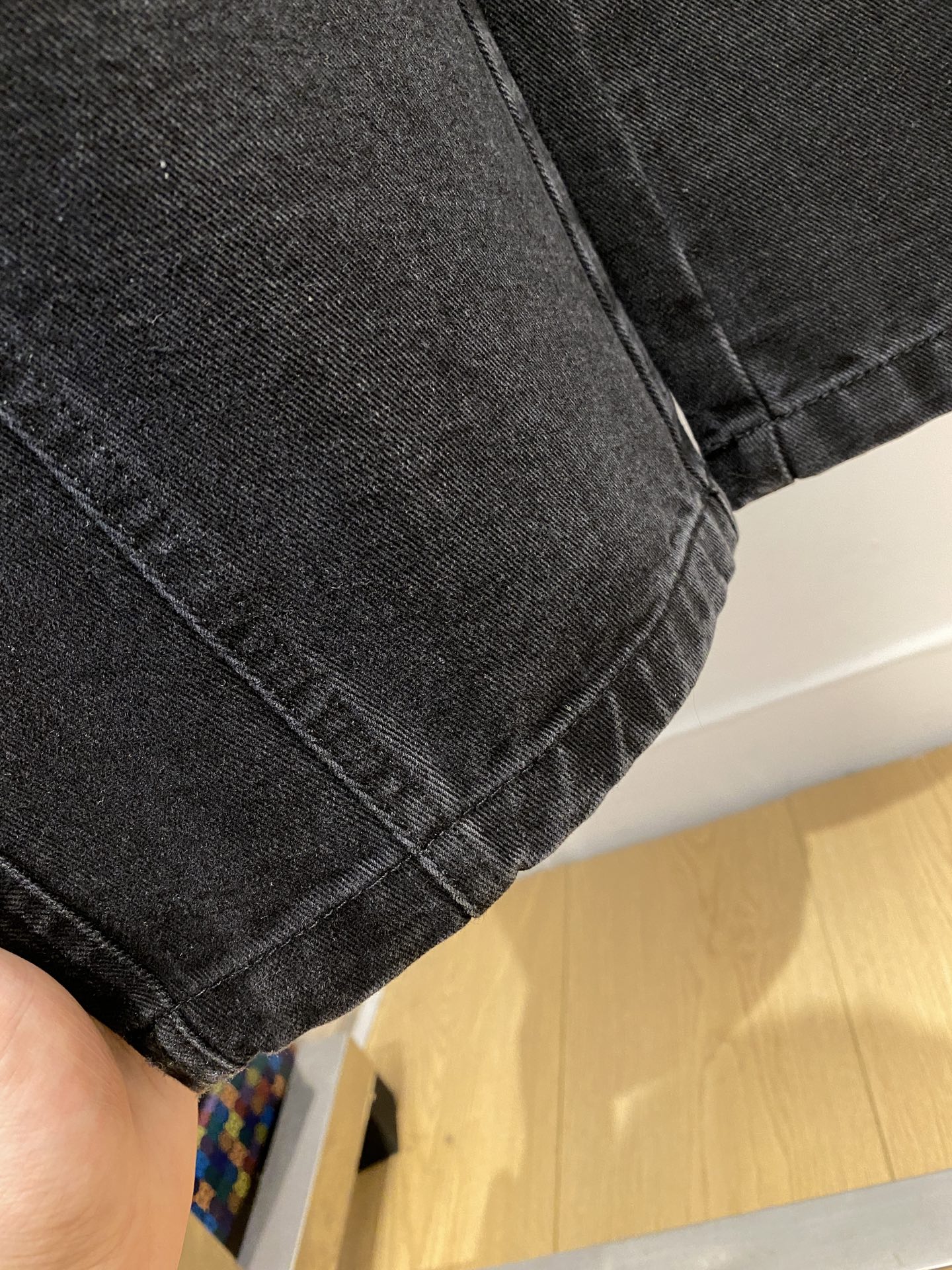 巴黎世家、 2025最新品，专柜同步有售，原单狠货，水洗休闲潮牌牛仔裤，进口原版水洗弹力面料，舒适有弹性