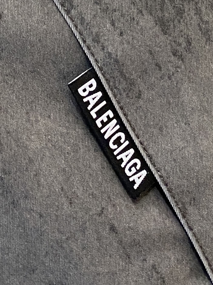 巴黎世家、 2025最新品，专柜同步有售，原单狠货，水洗休闲潮牌牛仔裤，进口原版水洗弹力面料，舒适有弹性