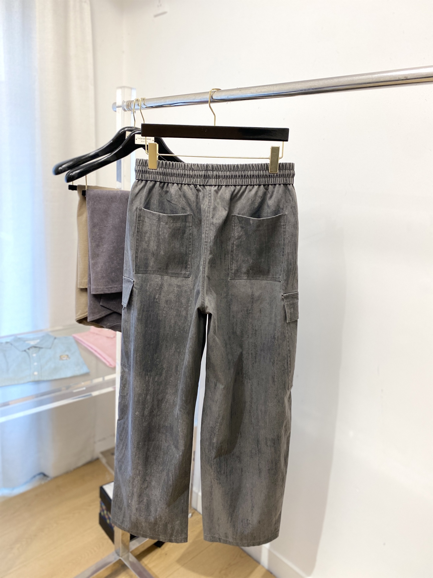 巴黎世家、 2025最新品，专柜同步有售，原单狠货，水洗休闲潮牌牛仔裤，进口原版水洗弹力面料，舒适有弹性