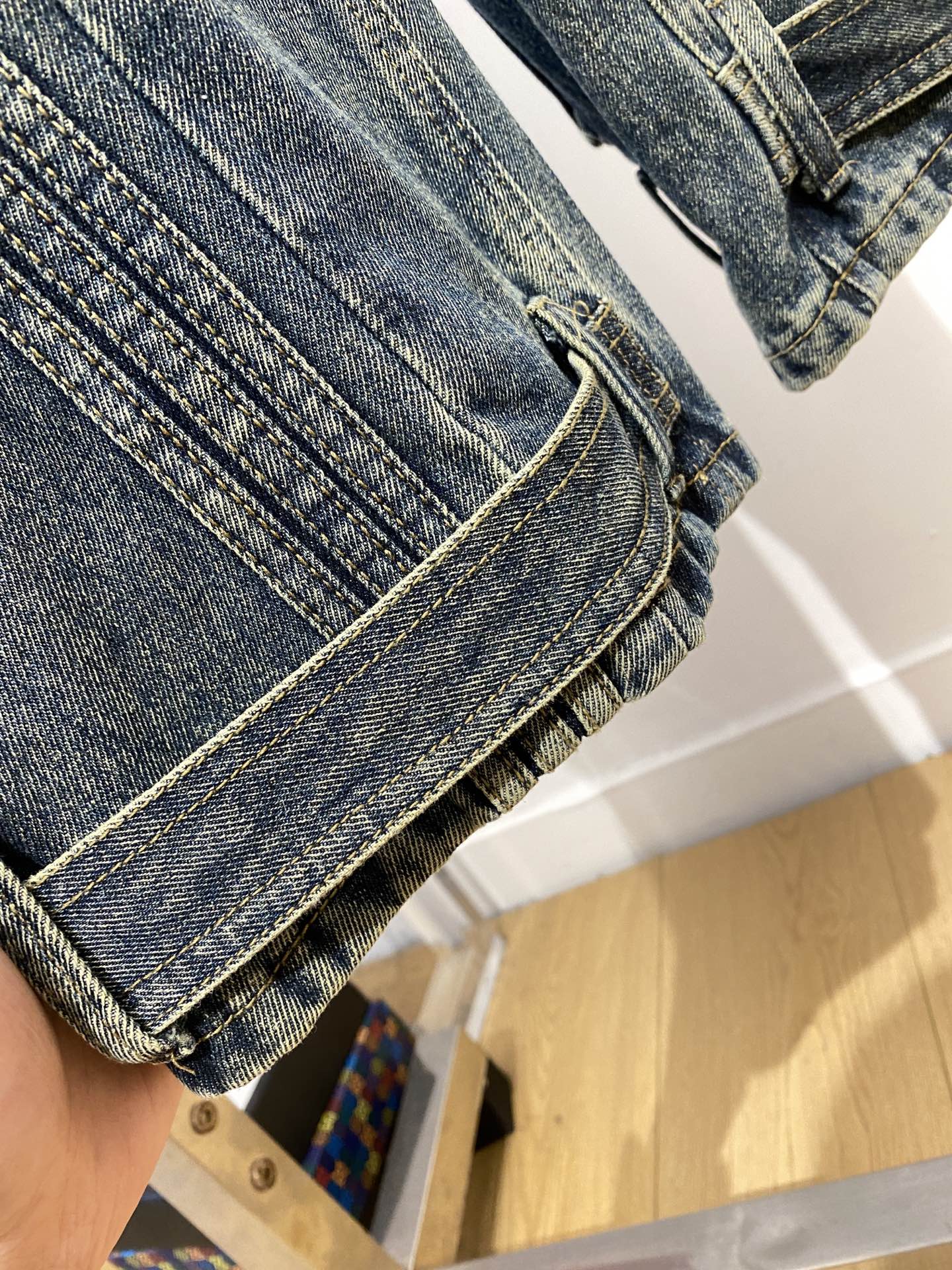 巴黎世家、 2025最新品，专柜同步有售，原单狠货，水洗休闲潮牌牛仔裤，进口原版水洗弹力面料，舒适有弹性