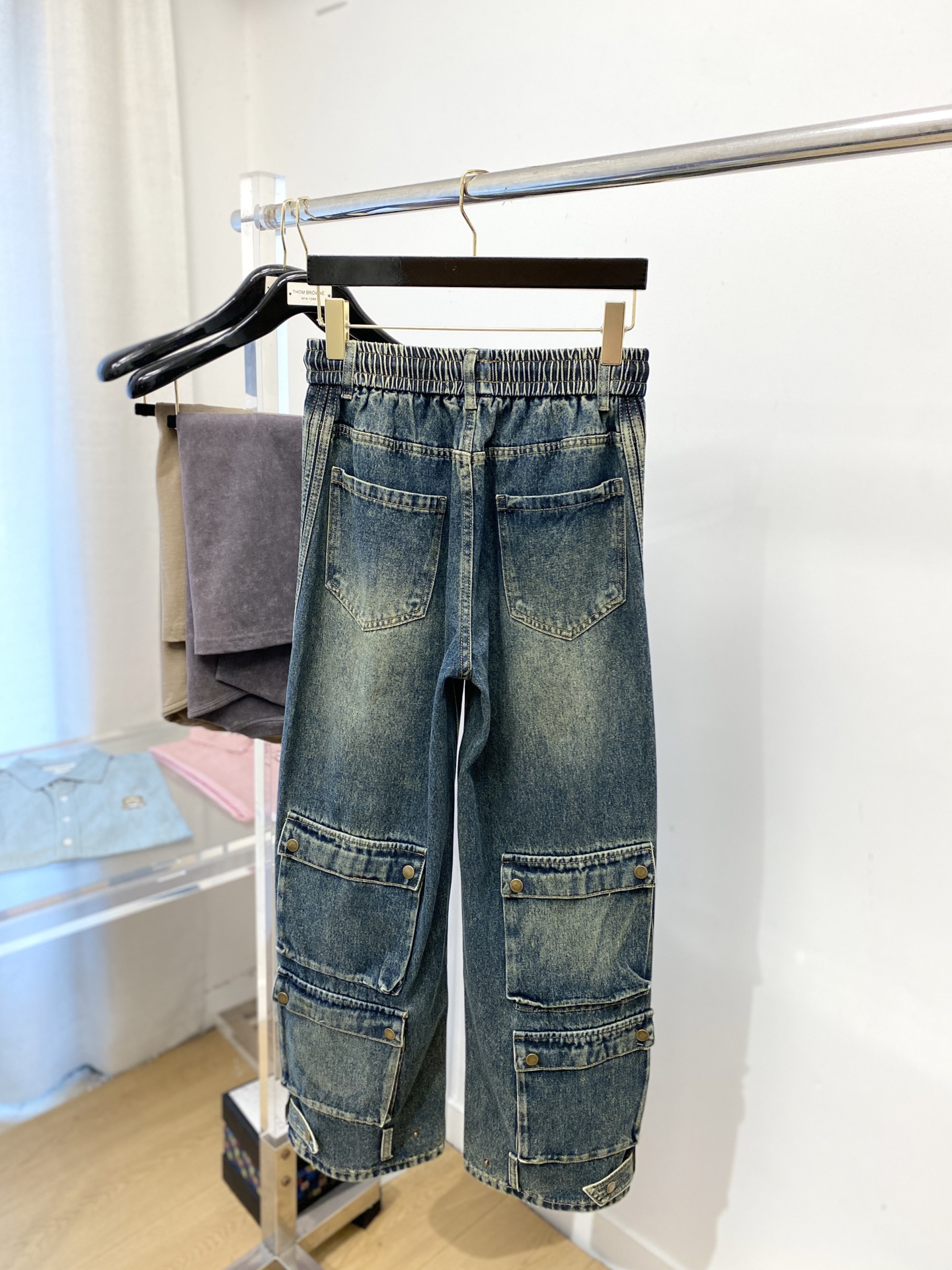 巴黎世家、 2025最新品，专柜同步有售，原单狠货，水洗休闲潮牌牛仔裤，进口原版水洗弹力面料，舒适有弹性