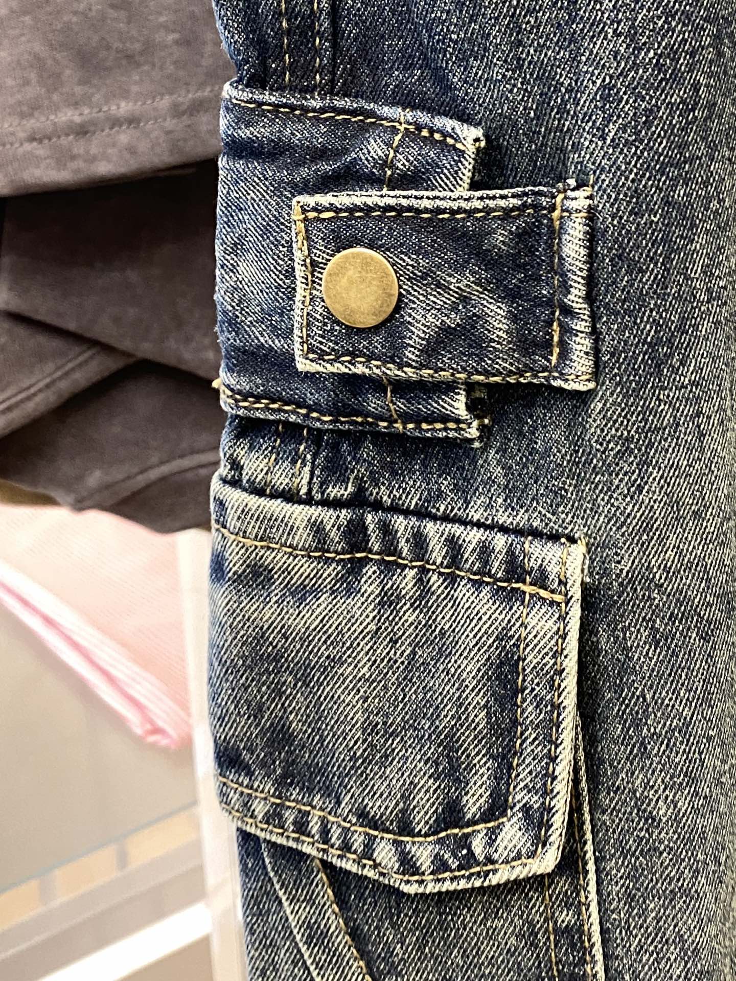 巴黎世家、 2025最新品，专柜同步有售，原单狠货，水洗休闲潮牌牛仔裤，进口原版水洗弹力面料，舒适有弹性