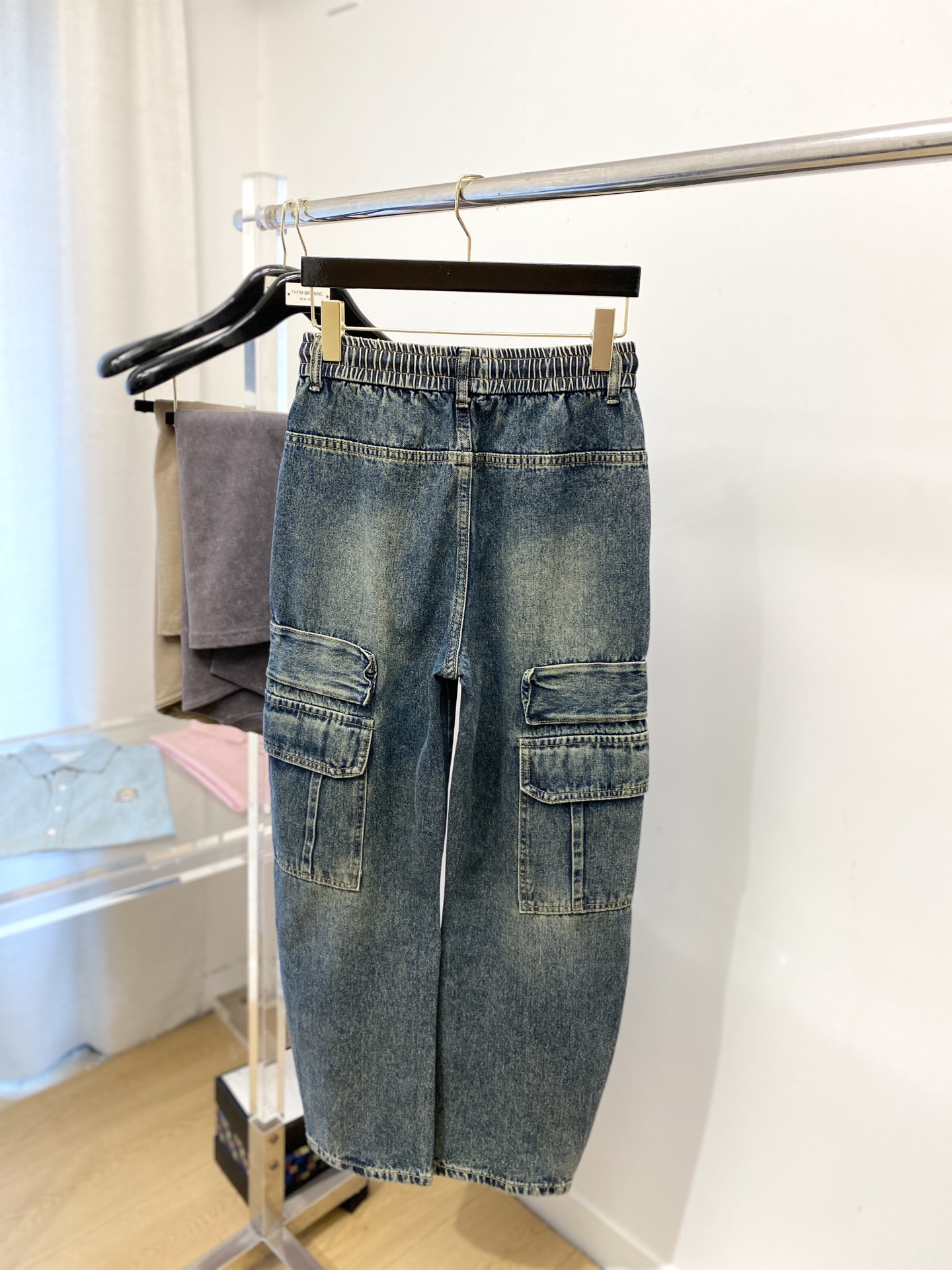 巴黎世家、 2025最新品，专柜同步有售，原单狠货，水洗休闲潮牌牛仔裤，进口原版水洗弹力面料，舒适有弹性